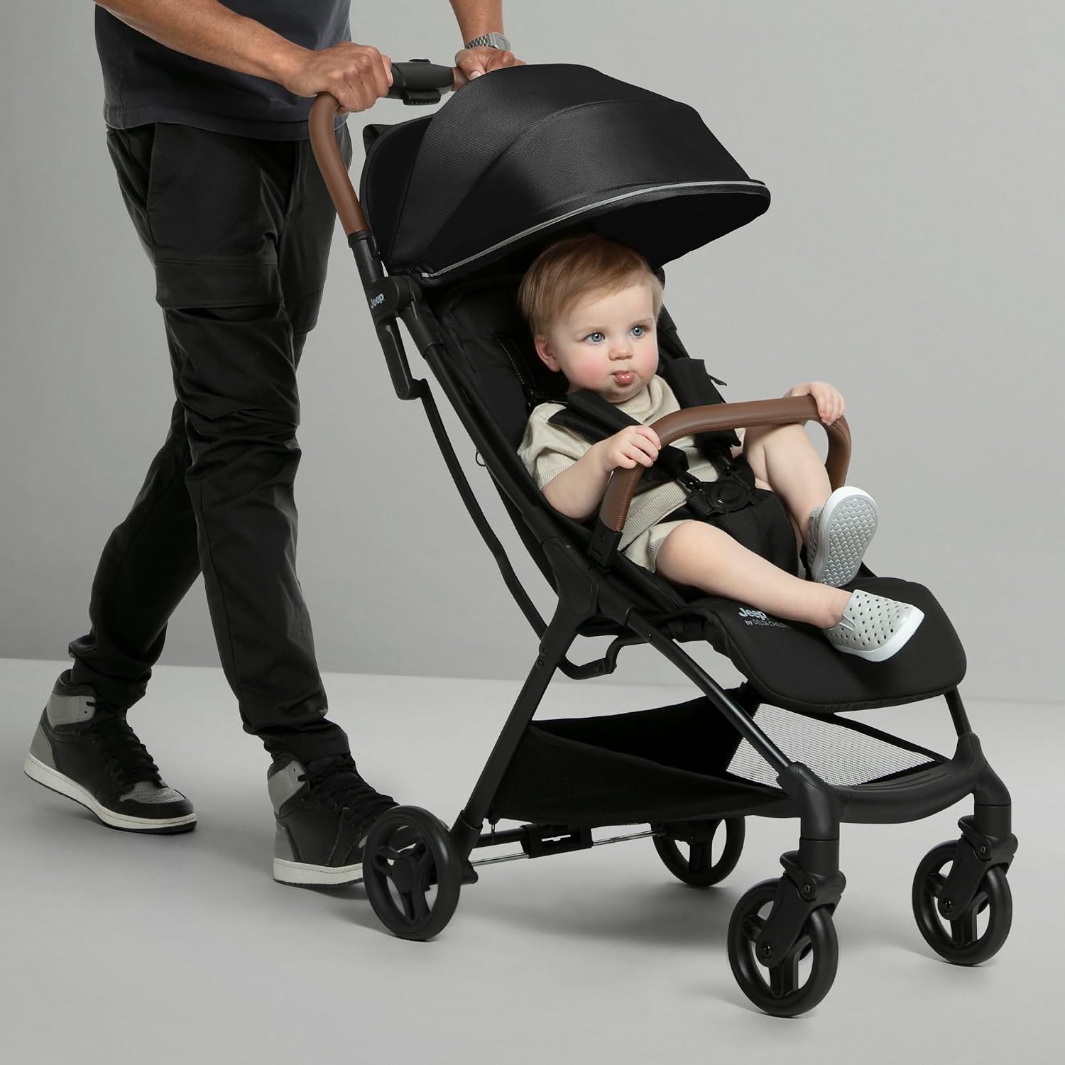 Jeep Altitude Compact Travel Stroller by Delta Children Greenguard Gold, Easy One Hand Fold, Lightweight, Extendable Canopy with Peek-a-Boo Window, Reclining Seat, 4 Wheel Suspension, Olive Green