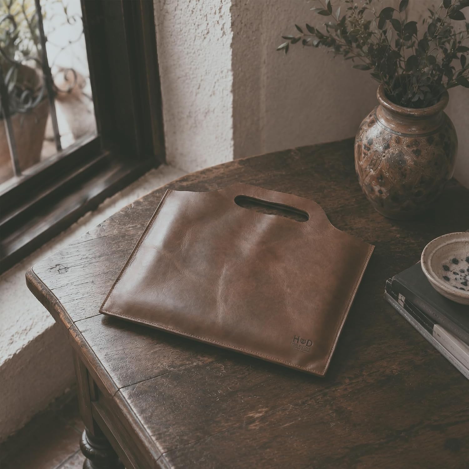 Hide & Drink, Flat Handbag, Minimalist Style Carry-On Bag, Thin Portfolio, Classic Document Holder, Travel Accessory, Full Grain Leather, Handmade