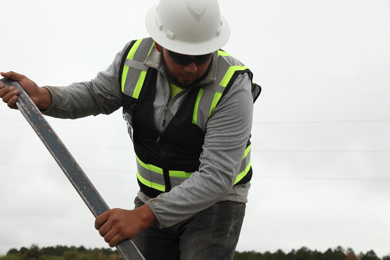 Pyramex Ridgeline Full Brim Hard Hat 4 Point Ratchet White | Full-brim sun & rain protection, HDPE shell, Ratchet suspension, Construction & utility, ANSI Z89.1 Type I Class C/G/E