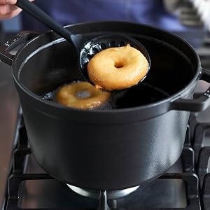 Staub, cocotte, cast iron, dutch oven, round