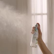 Just one spray of Glade Essentials Room Mist turns an ordinary day into extraordinary.