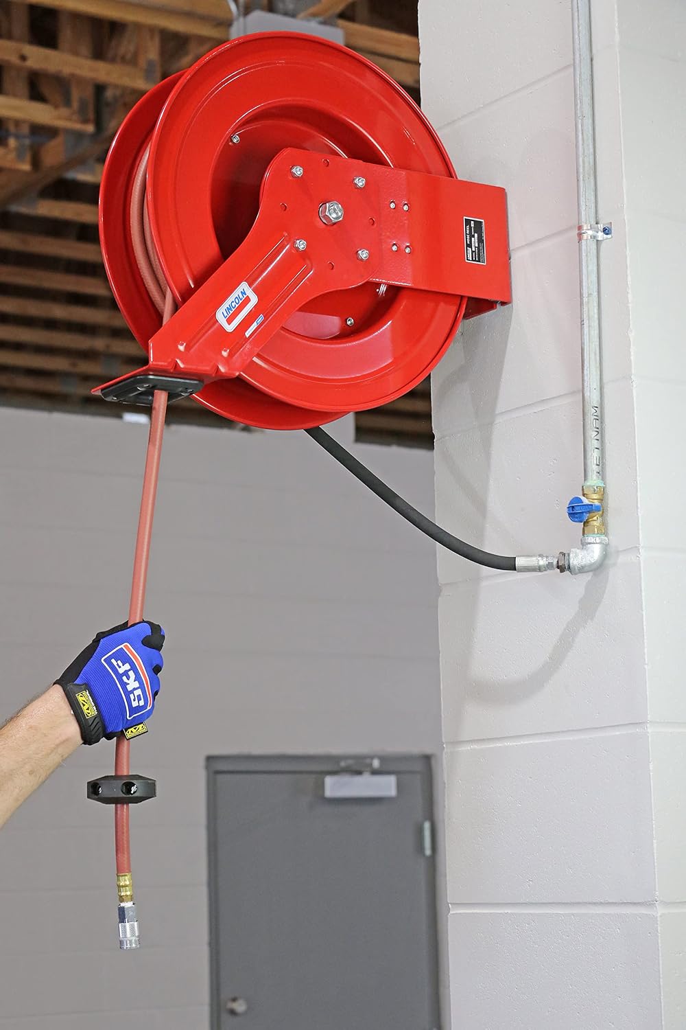 Lincoln 83753 Value Series Air/Water Retractable Hose Reel with 50' x 3/8" Rubber Air Hose, 1/4" NPT, 300 PSI, Slotted Mounting Base