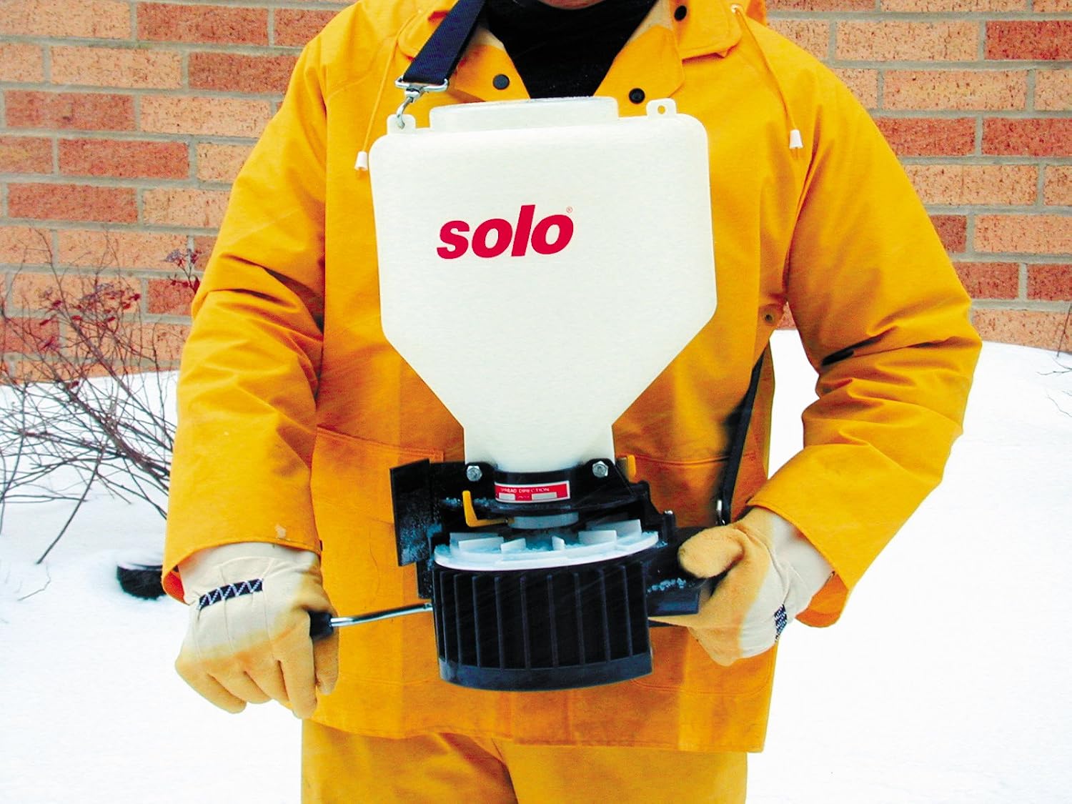 SOLO Inc 421 20-Pound Capacity Portable Chest-Mount Spreader with Comfortable Cross-Shoulder Strap - 421S, White, 20lb
