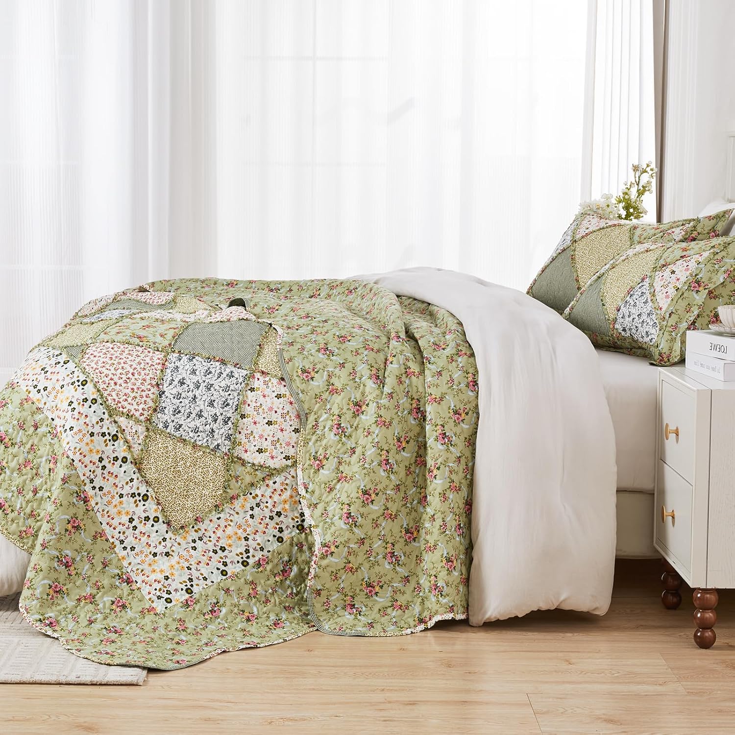 VIVILINEN Blue Floral Patchwork Quilt Set, Full Queen Size, 3 Piece Bedding Set with 2 Pillowcases
