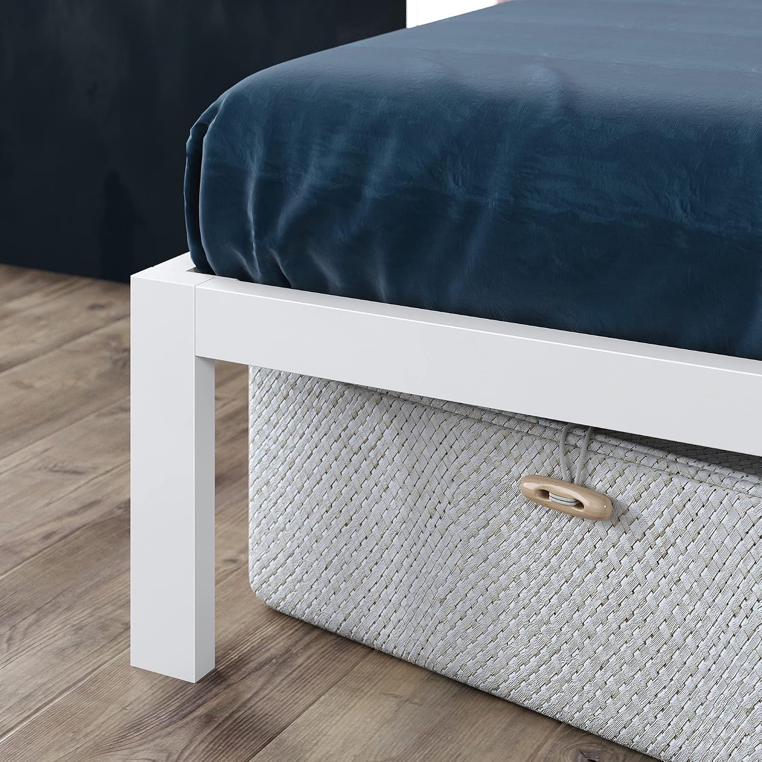 ZINUS Mia Metal Platform Bed Frame with Headboard, Wood Slat Support, No Box Spring Needed, Easy Assembly, Queen