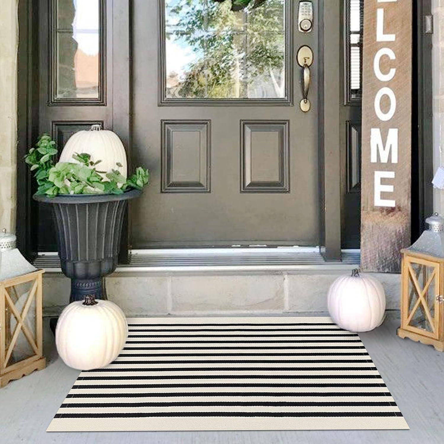 IOHOUZE 27.5x43 Buffalo Plaid Rug, Washable Front Door Mat, Black White