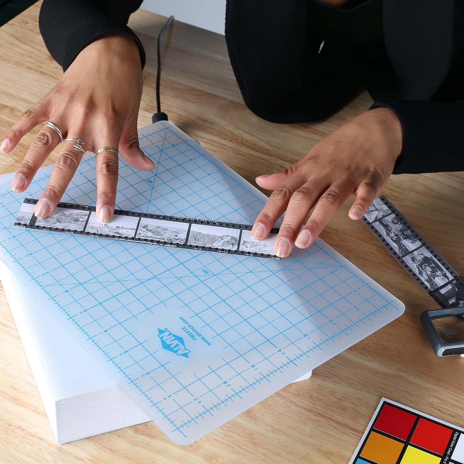Alvin, TM Series Translucent Professional Cutting Mat, Self-Healing, Great for Lightboxes, Safe with Rotary or Utility Knife - 24 x 36 inches