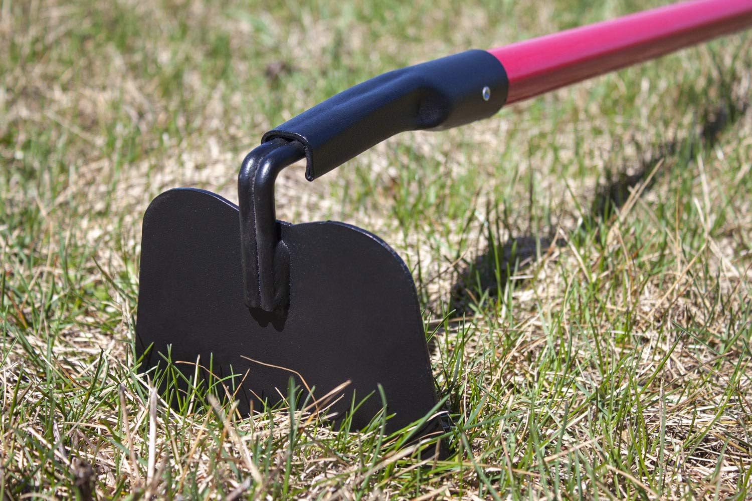 BULLY TOOLS 12-Gauge Garden Hoe for Gardening, Heavy Duty Draw Hoe for Weeding, Cultivating and Turning Soil