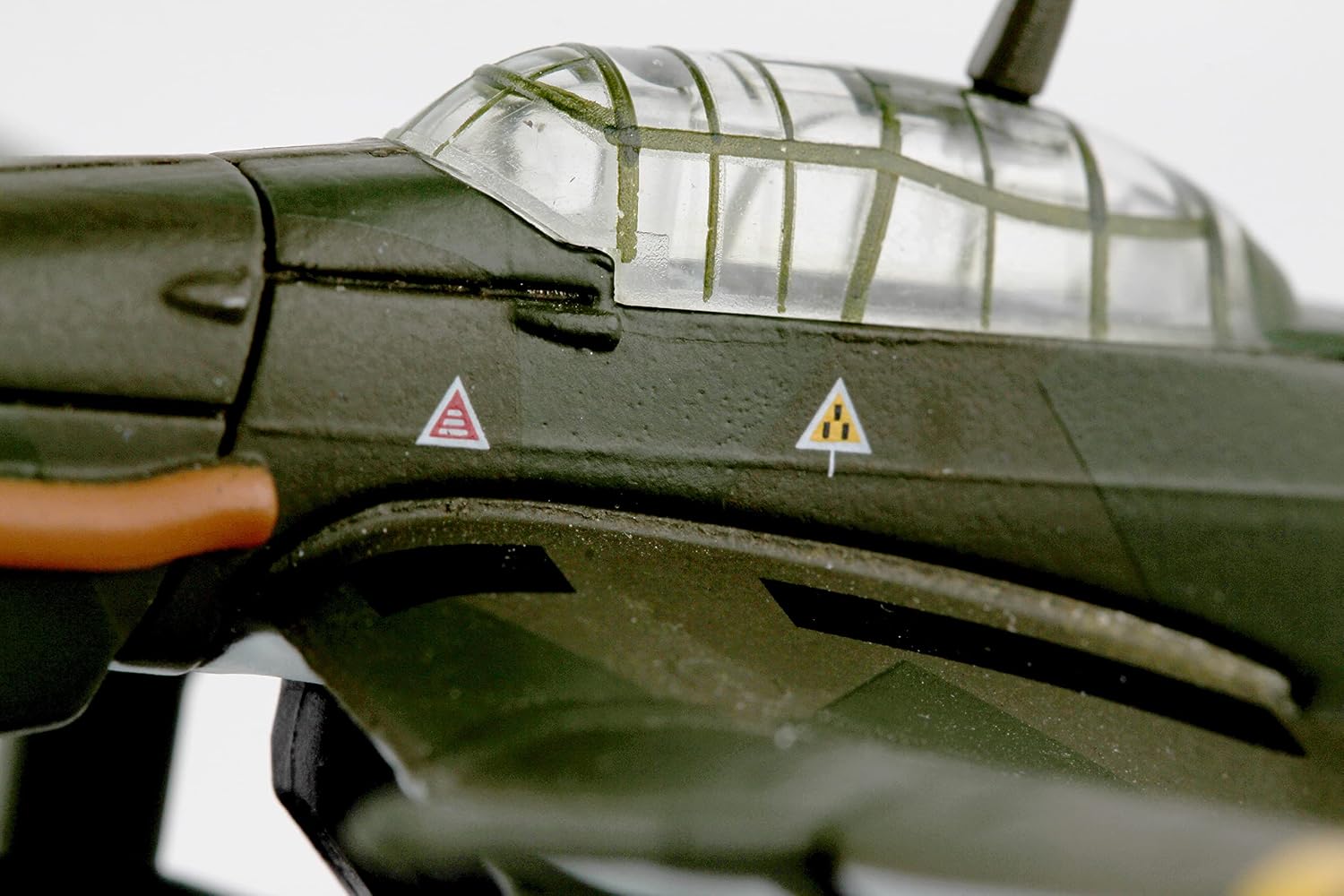 Daron Worldwide Trading B-29 Superfortress Enola Gay Vehicle (1:200 Scale), White