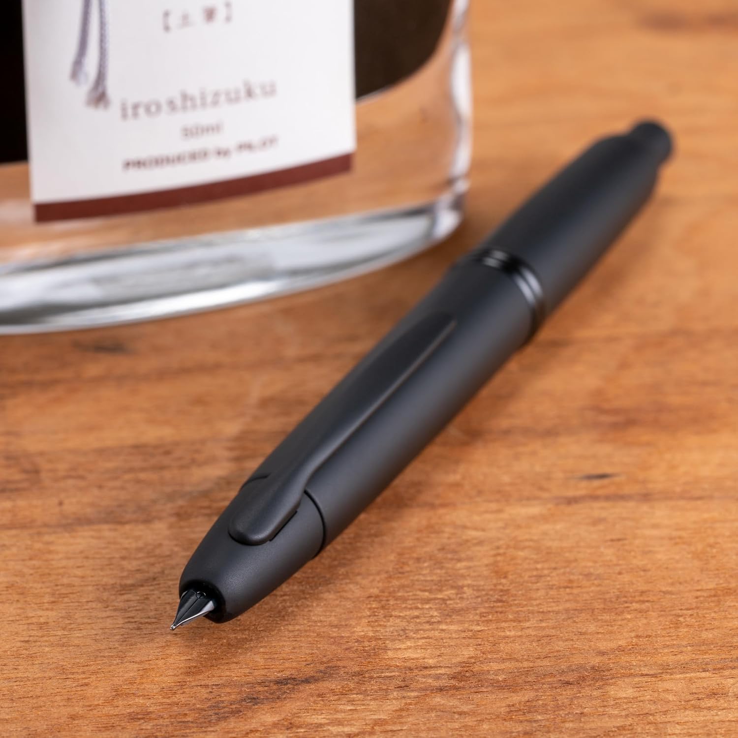PILOT Vanishing Point Collection Refillable & Retractable Fountain Pen, Matte Black Barrel, Blue Ink, Fine Nib (60580)