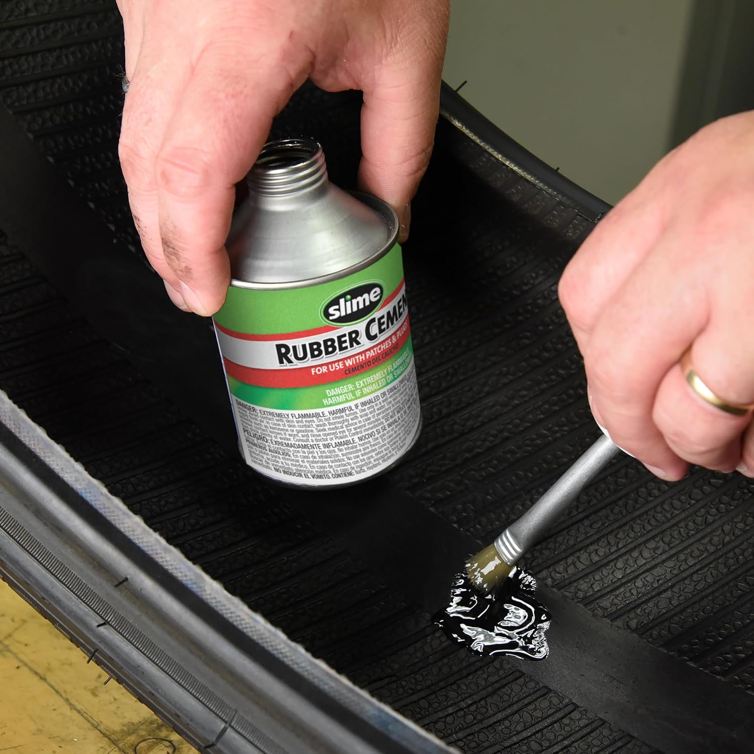 Slime 1022-A Tube Rubber Patch Kit, for Bikes and Other Inflatables, Contains, 5 Patches, Scuffer and Glue