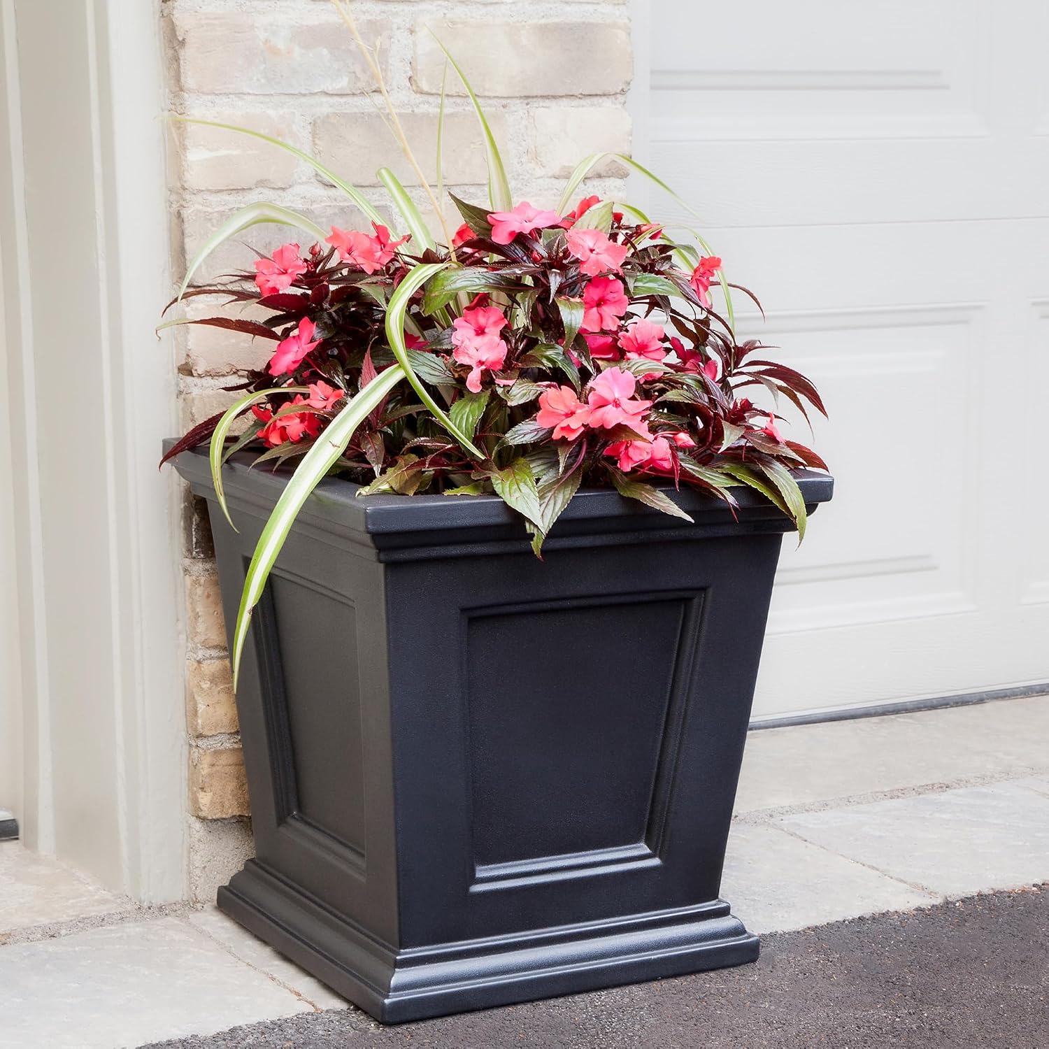 Mayne Fairfield 16in Self-Watering Square Planter, Black