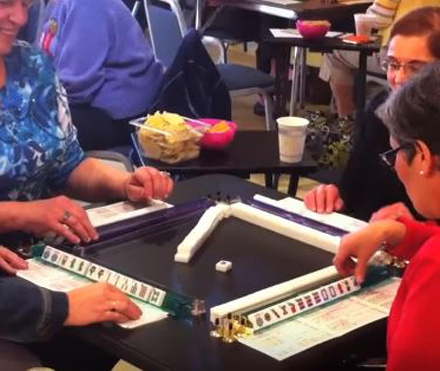 American Mahjong Set with 4 PUSHERS / RACKS COMBO in ALUMINUM CASE (WESTERN Mah jongg 166 Tiles)