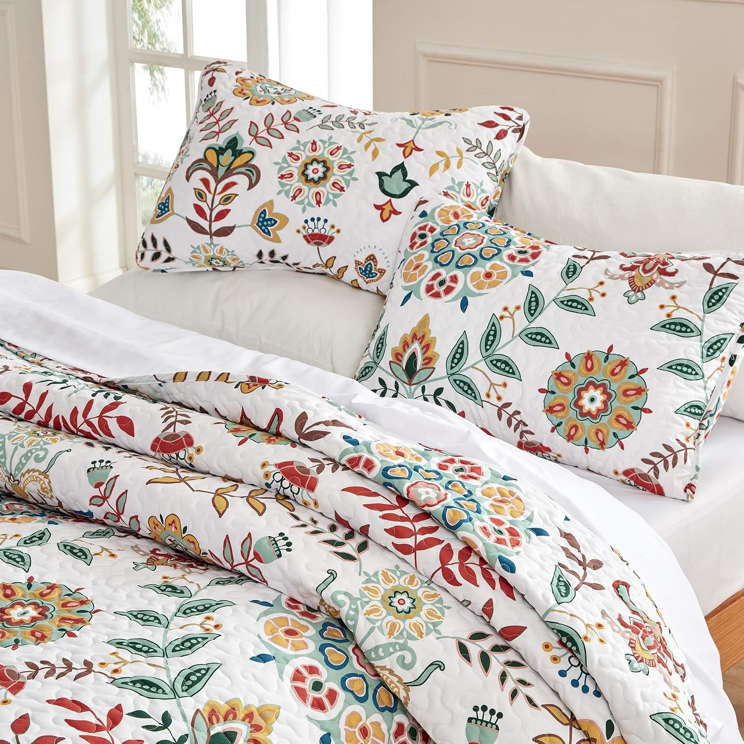 SLEEP ZONE 3-Piece Printed Quilt Set - Full/Queen Size - Lightweight Reversible Bedding Coverlet Set for All Season (Classic Paisley Pattern)