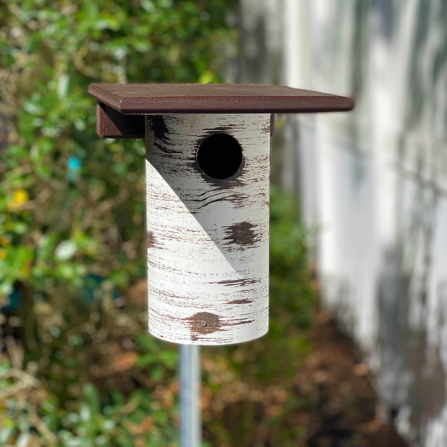 DutchCrafters Pole Mount Gilbertson Bluebird House with Removable Base, Durable Weatherproof Birdhouse Blue Bird Nesting Box for Outdoors (Poly Roof, 1 1/2" Entrance Hole)