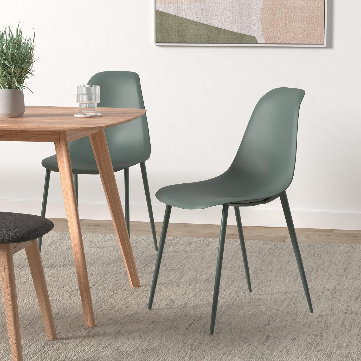 Poly & BARK Isla Modern Kitchen Chairs Set of 4 - Plastic Dining Chair with Metal Legs - Quick Assembly Simple Cafe Chairs Plastic for Indoor or