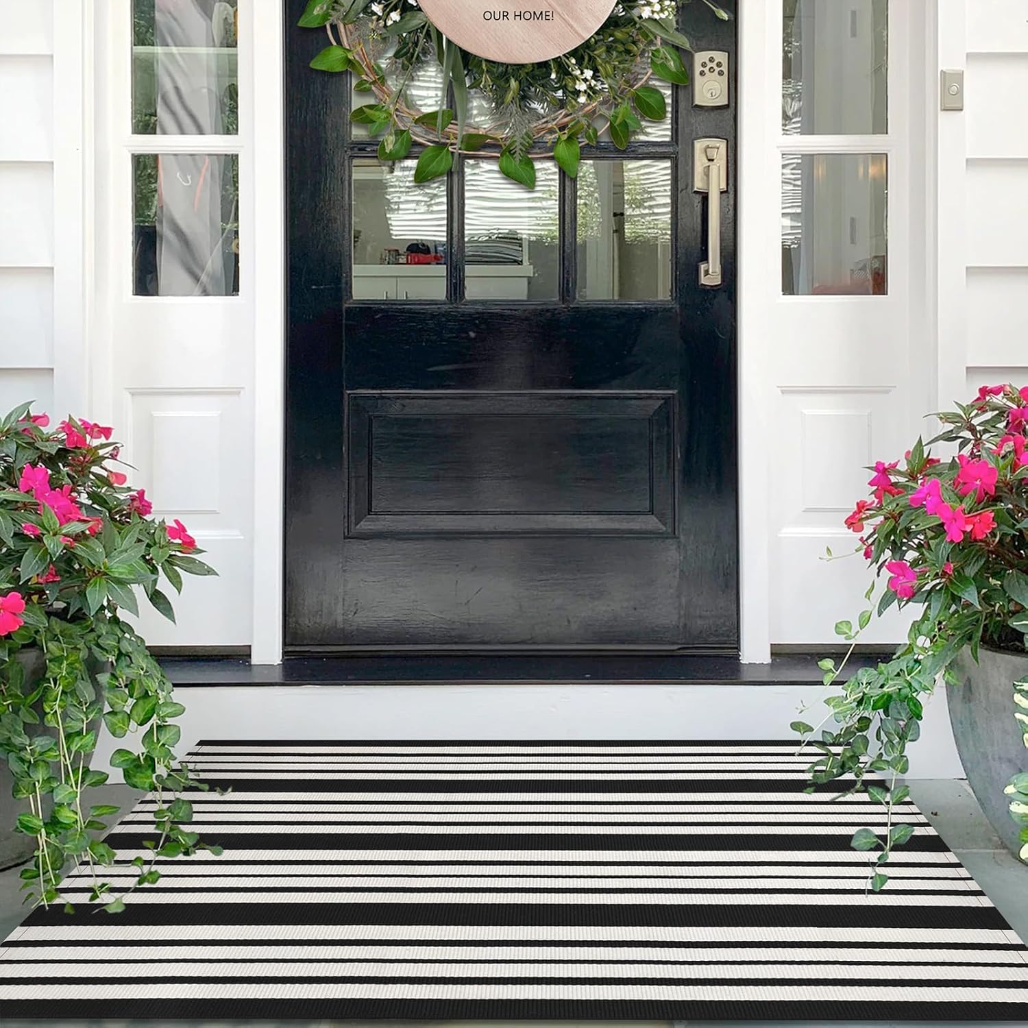 IOHOUZE 27.5x43 Buffalo Plaid Rug, Washable Front Door Mat, Black White