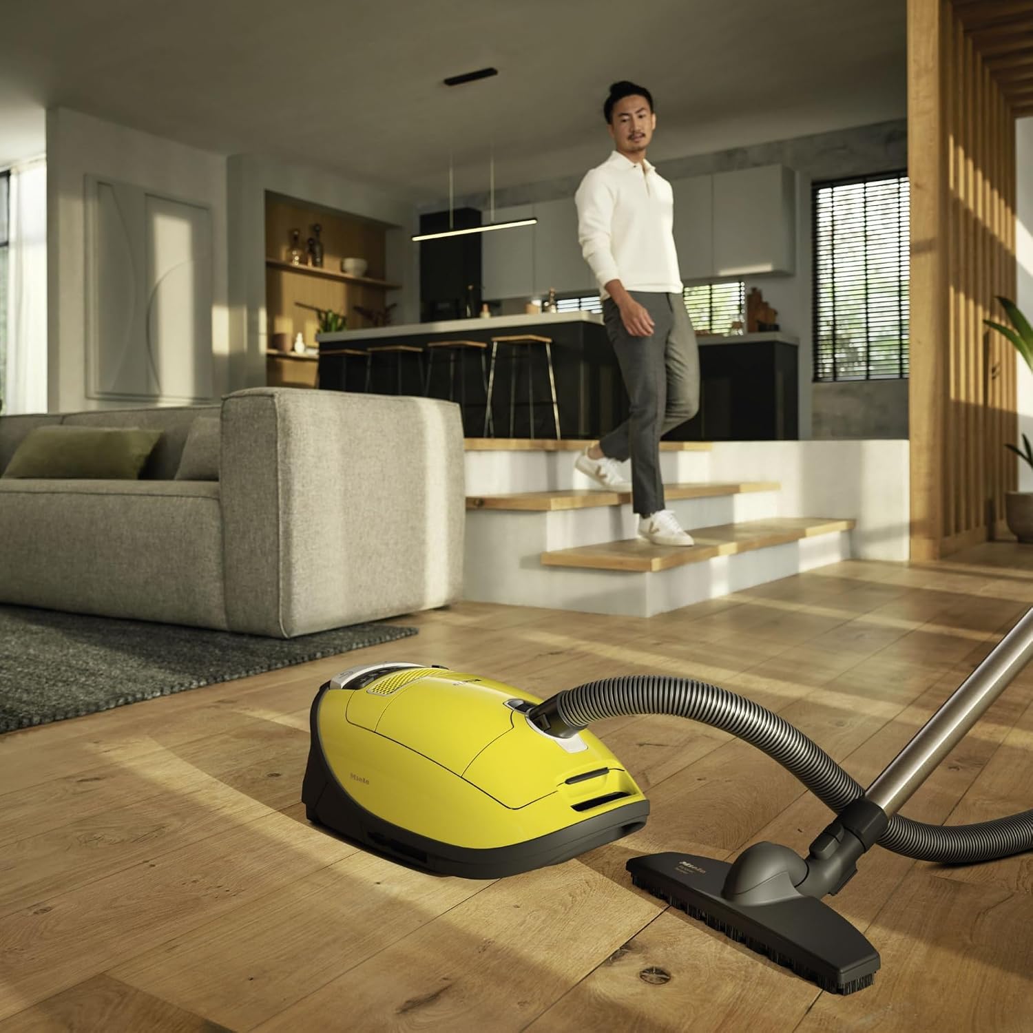 Miele Complete C3 Calima Bagged Canister Vacuum Cleaner with Turbobrush floorhead, Suitable for Low-Medium Pile Carpet and Hard Floors