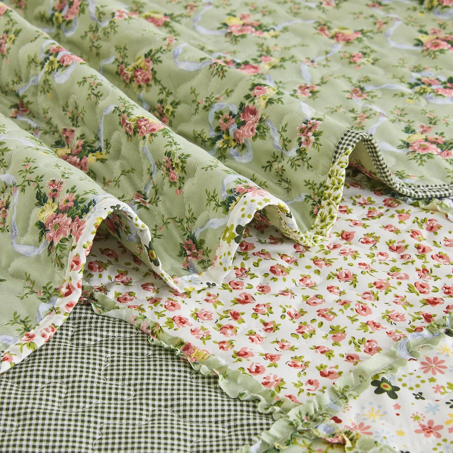 VIVILINEN Blue Floral Patchwork Quilt Set, Full Queen Size, 3 Piece Bedding Set with 2 Pillowcases