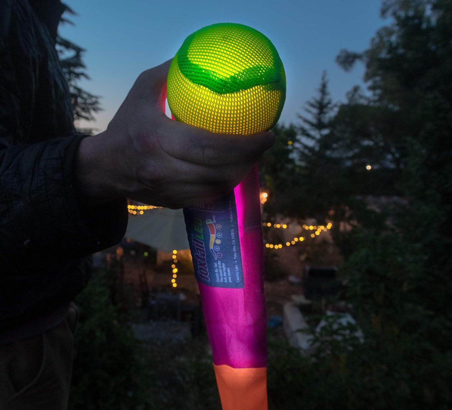 LED - Outdoor Throw and Catch Light Up Game - Foam Ball & Tail Glow at Night - Play in The Dark - Fun Gift Idea for Kids & Adults, Boys & Girls