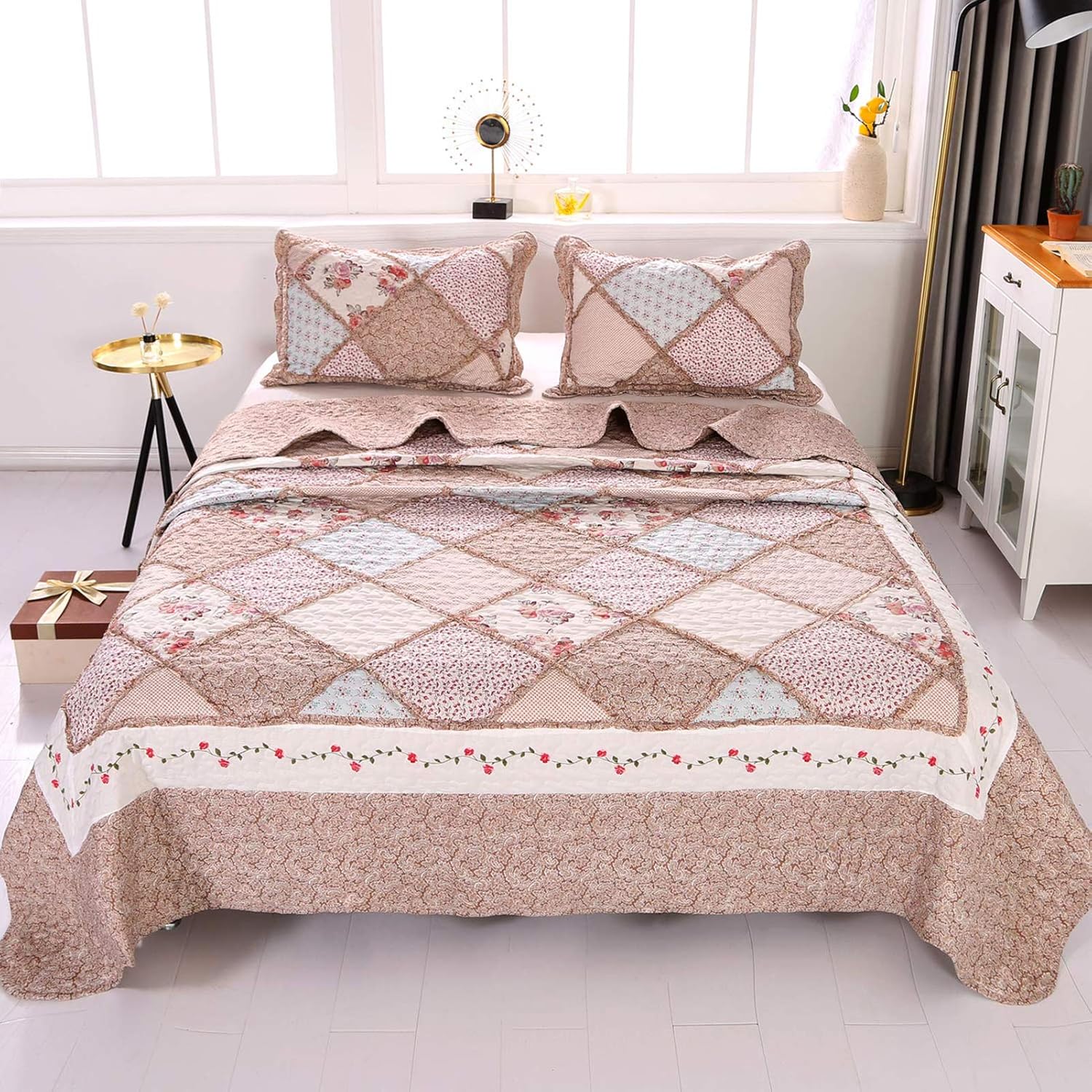 VIVILINEN Blue Floral Patchwork Quilt Set, Full Queen Size, 3 Piece Bedding Set with 2 Pillowcases