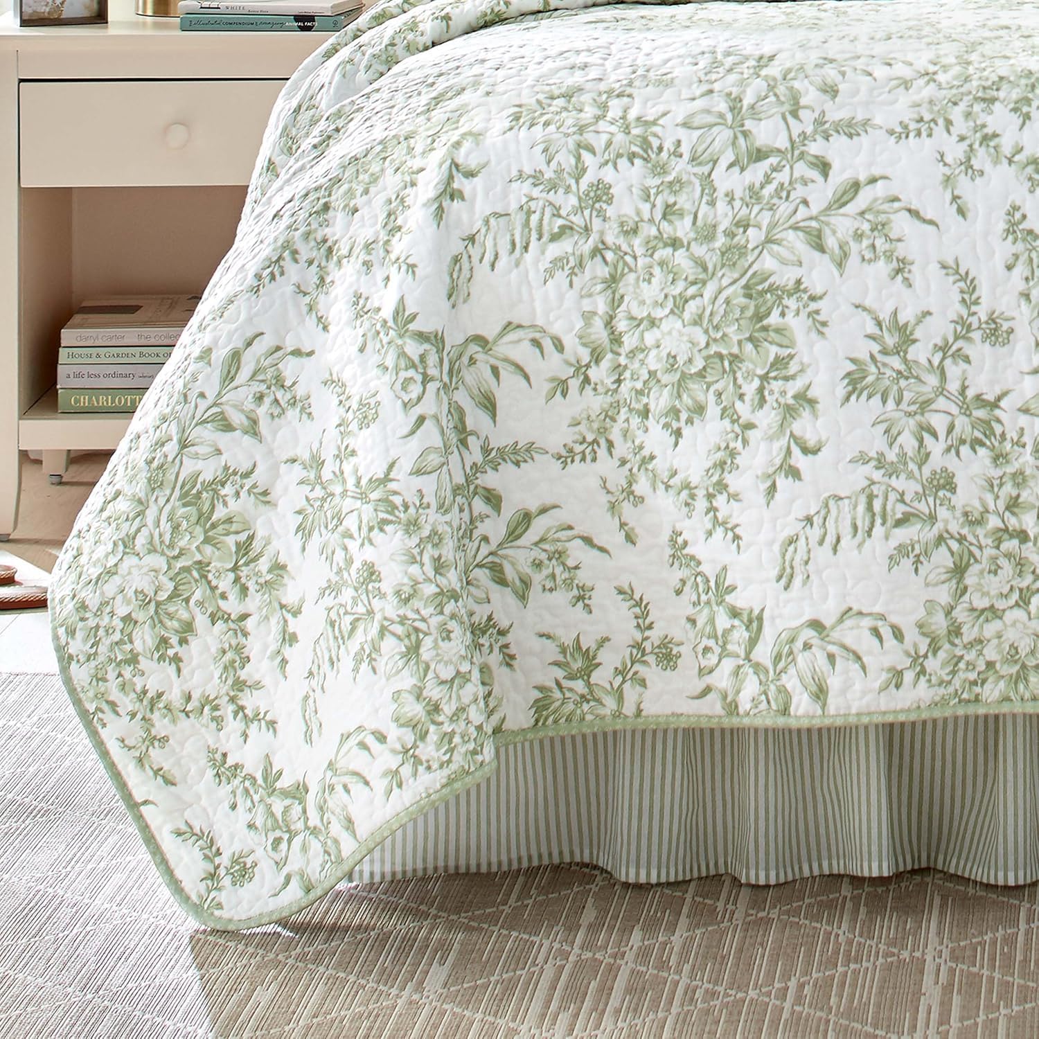 Laura Ashley – Queen Quilt Set, Soft & Lightweight Bedding with Matching Shams, Reversible Floral Room Decor, College Dorm Room Essentials (Bedford Blue)