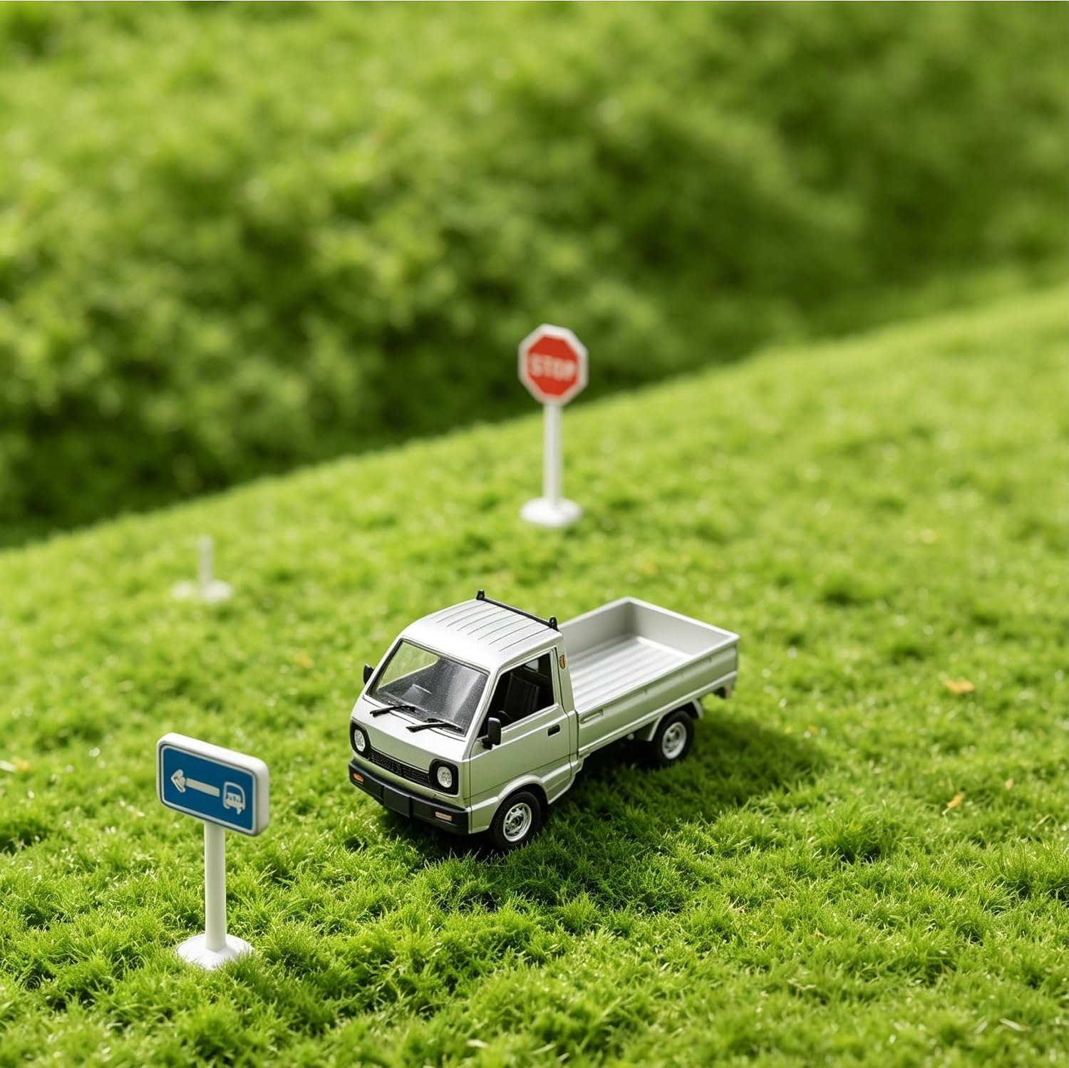 Kei Truck, 2.4Ghz RTR Off-Road Vehicle, Remote Control Retro Pickup Truck with Lights, 1:10 RC Crawler Car Silver