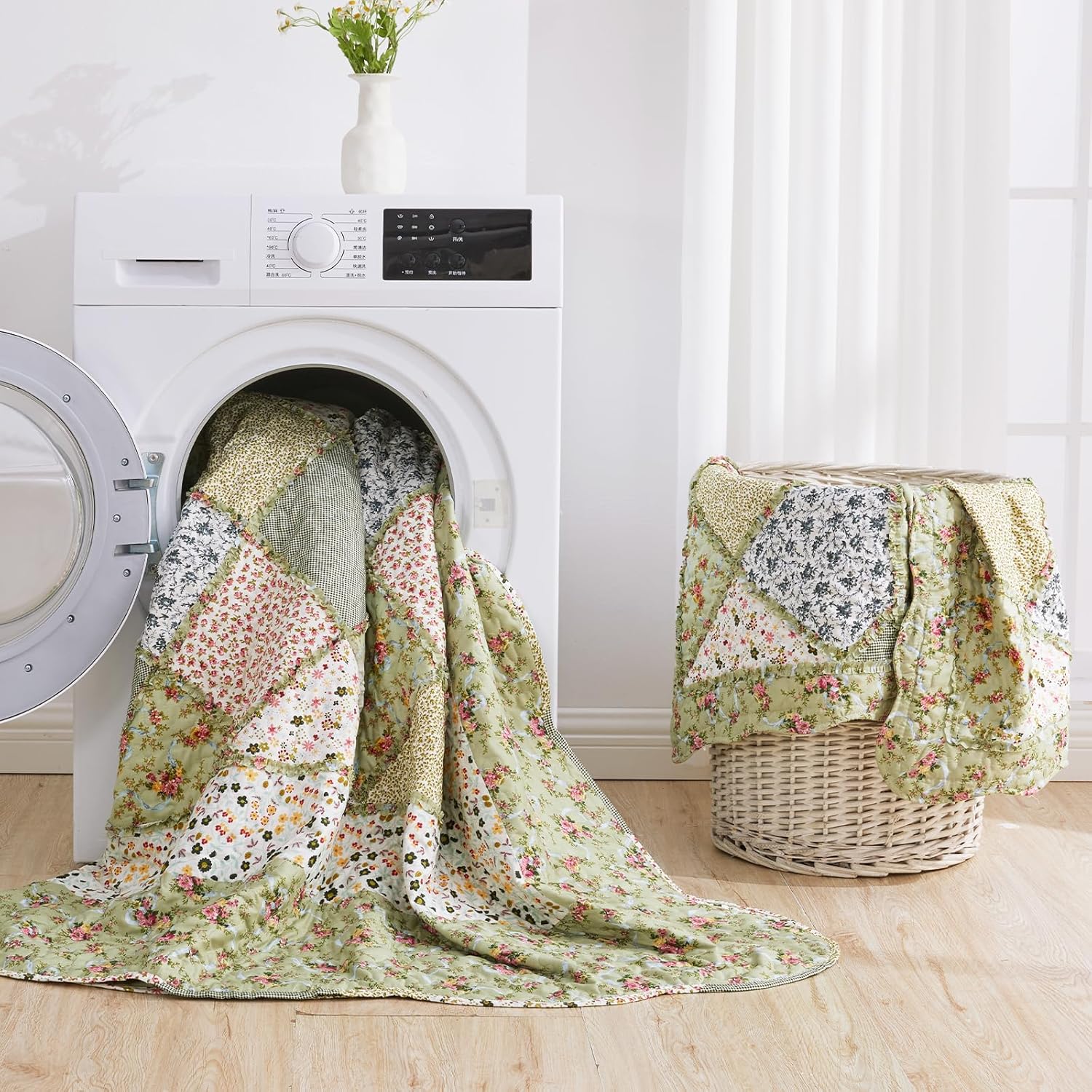 VIVILINEN Blue Floral Patchwork Quilt Set, Full Queen Size, 3 Piece Bedding Set with 2 Pillowcases
