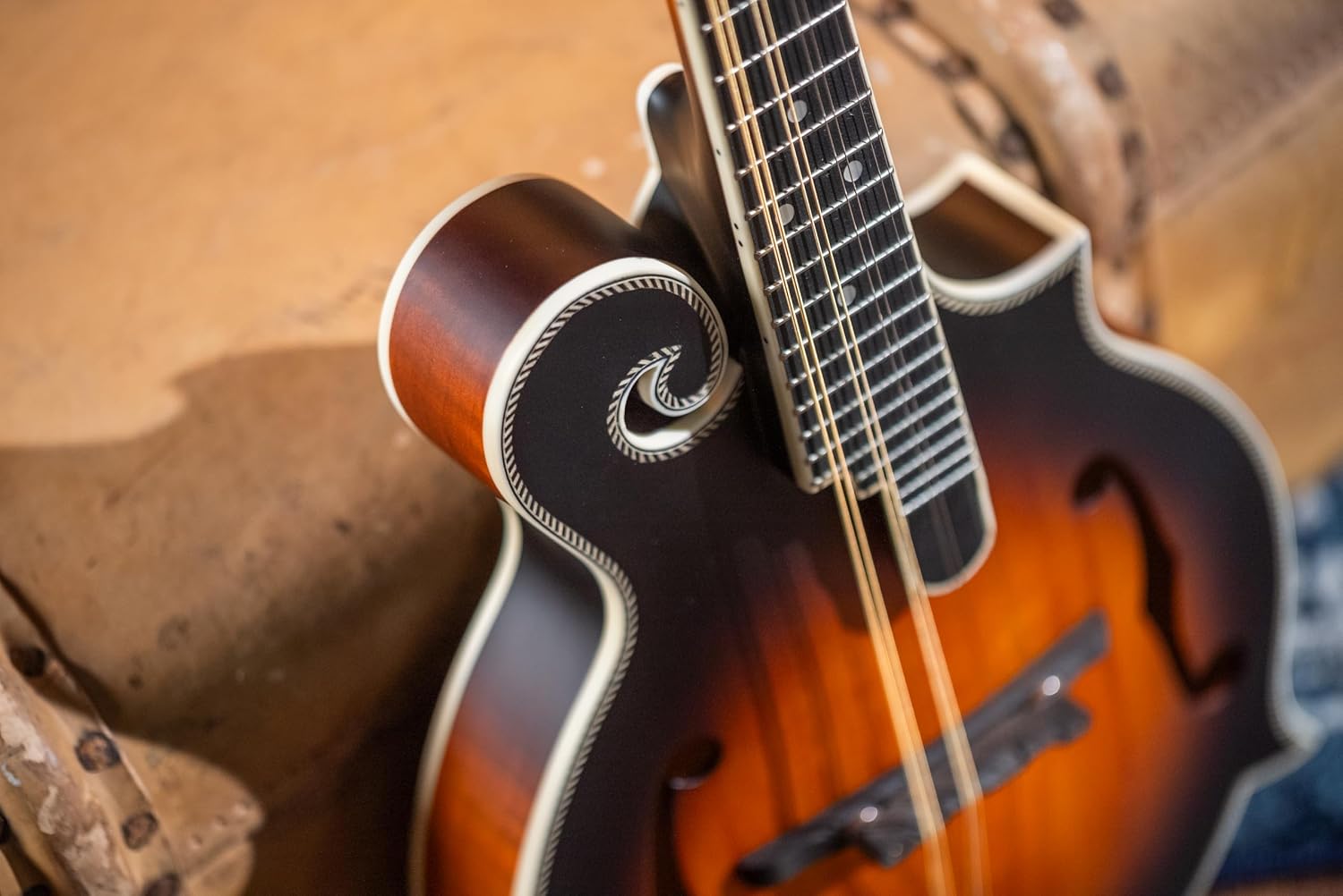 Washburn M3SEBRK F-Style Mandolin Brown Burst | Spruce top; Maple back and sides