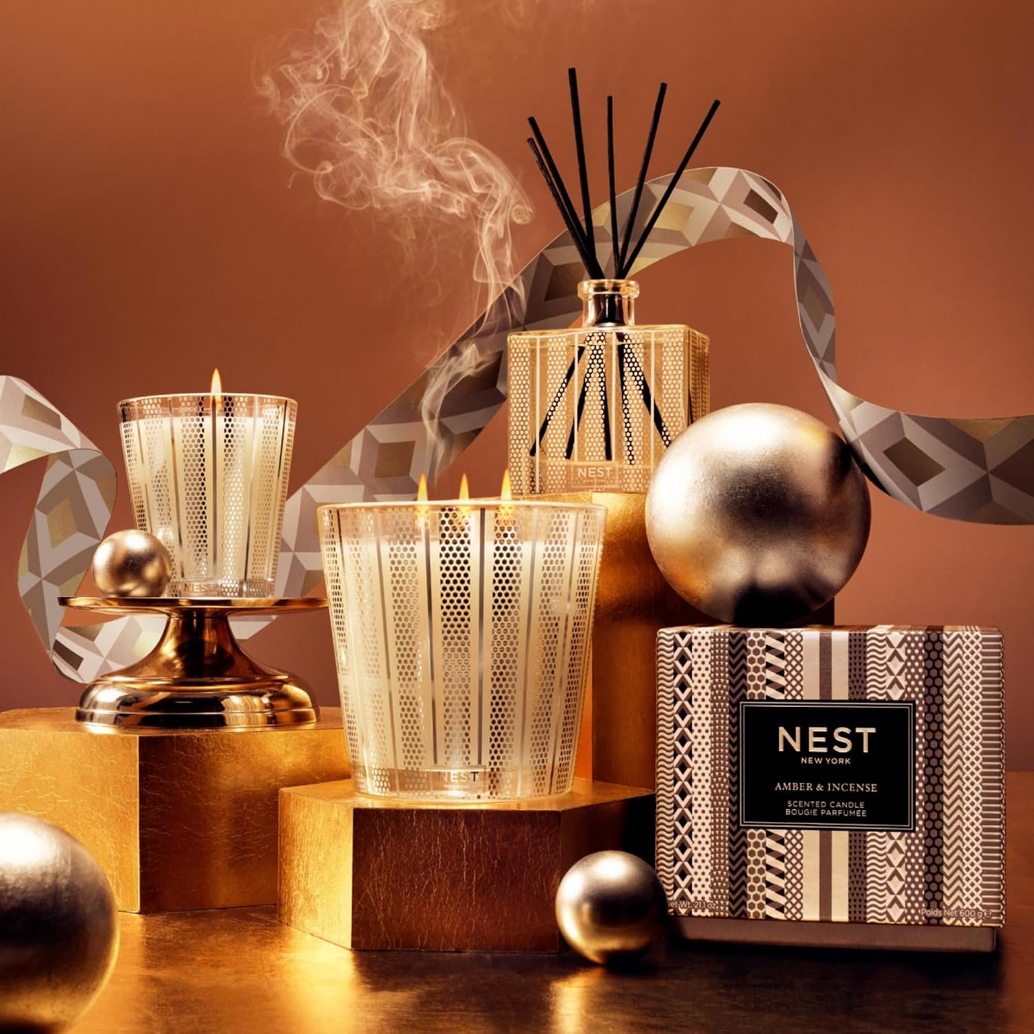 NEST New York Scented Classic Candle, Grapefruit - 8.1 oz - Up to 60-Hour Burn Time - Reusable Glass Vessel