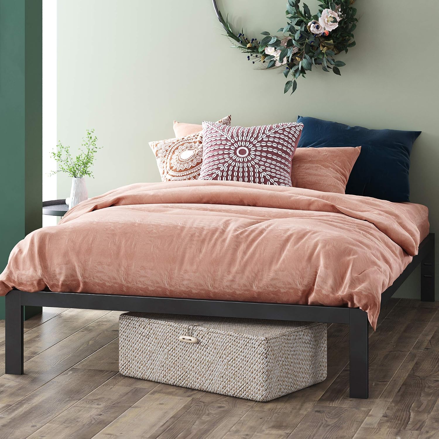ZINUS Mia Metal Platform Bed Frame with Headboard, Wood Slat Support, No Box Spring Needed, Easy Assembly, Queen