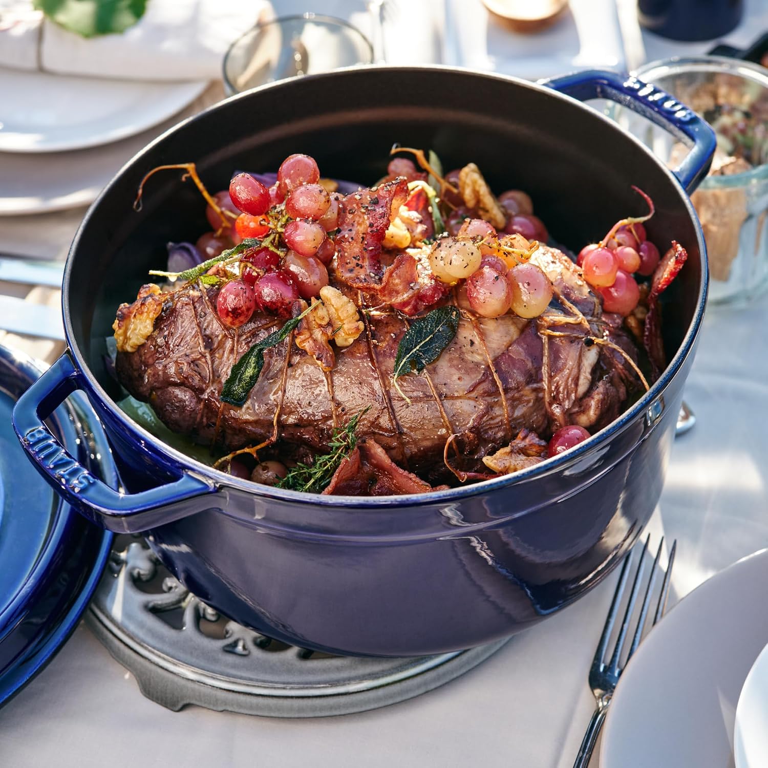 Staub Round Cocotte - 5.5Qt - Grenadine