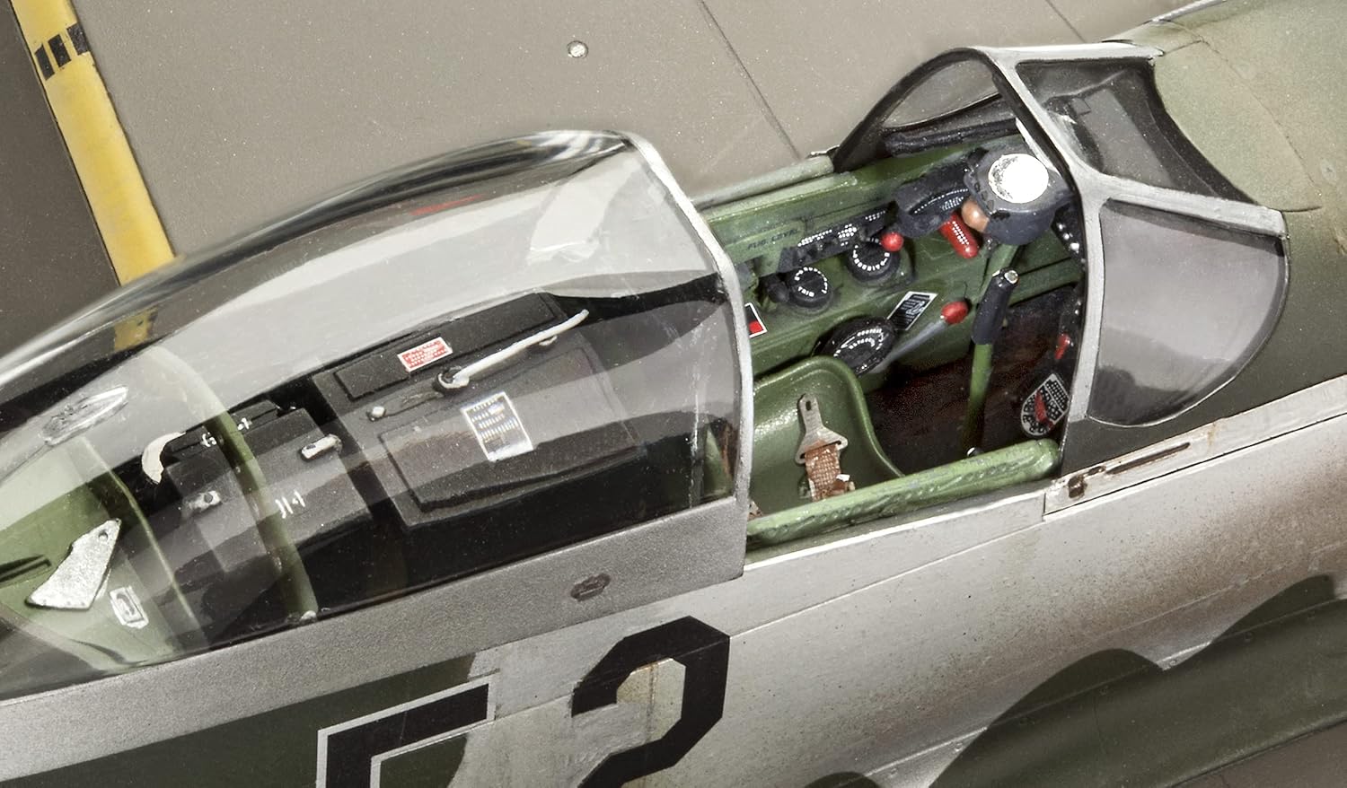 Revell 03944 - P-51D Mustang 1: 32 Scale