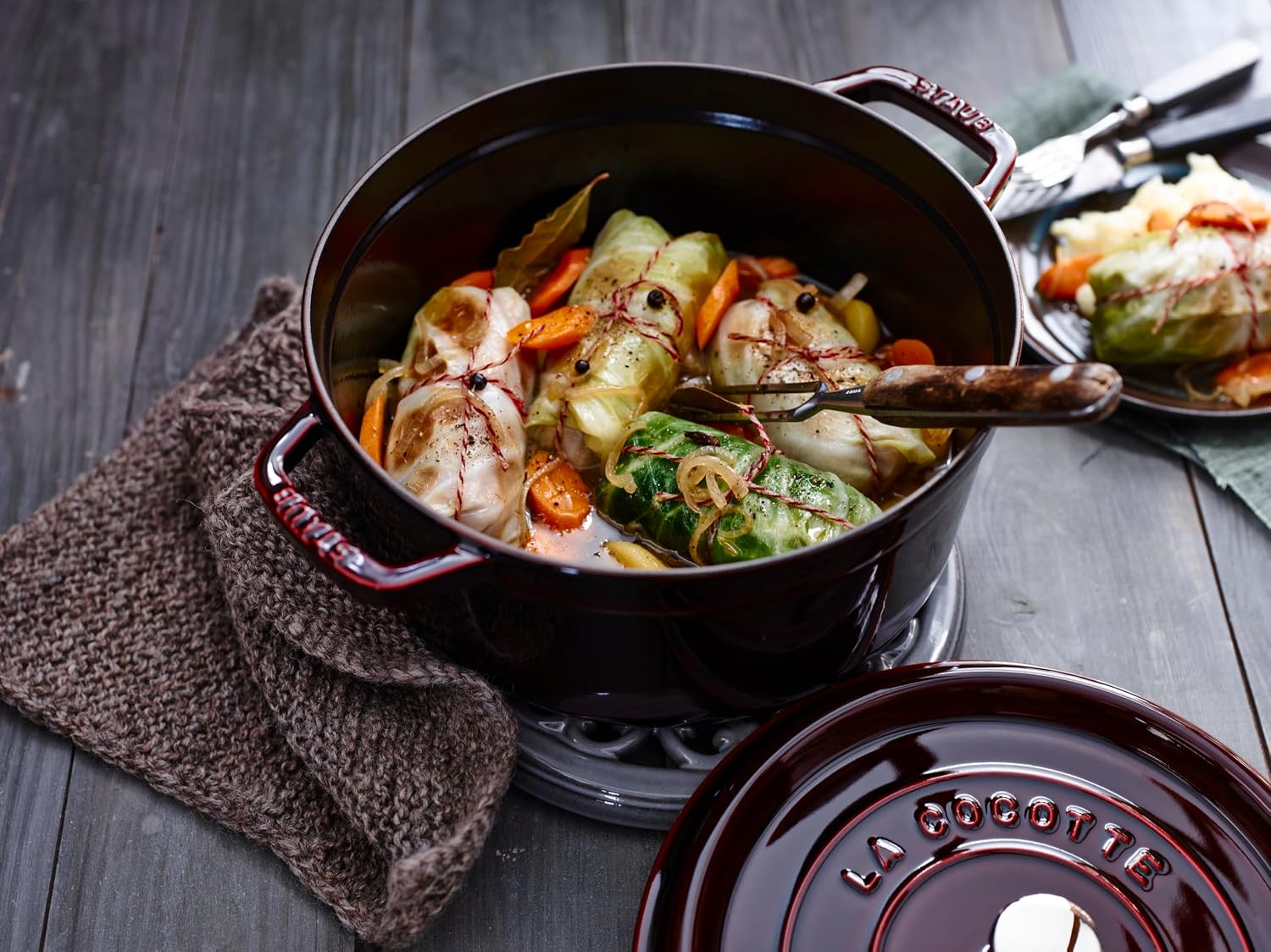 Staub Round Cocotte - 5.5Qt - Grenadine