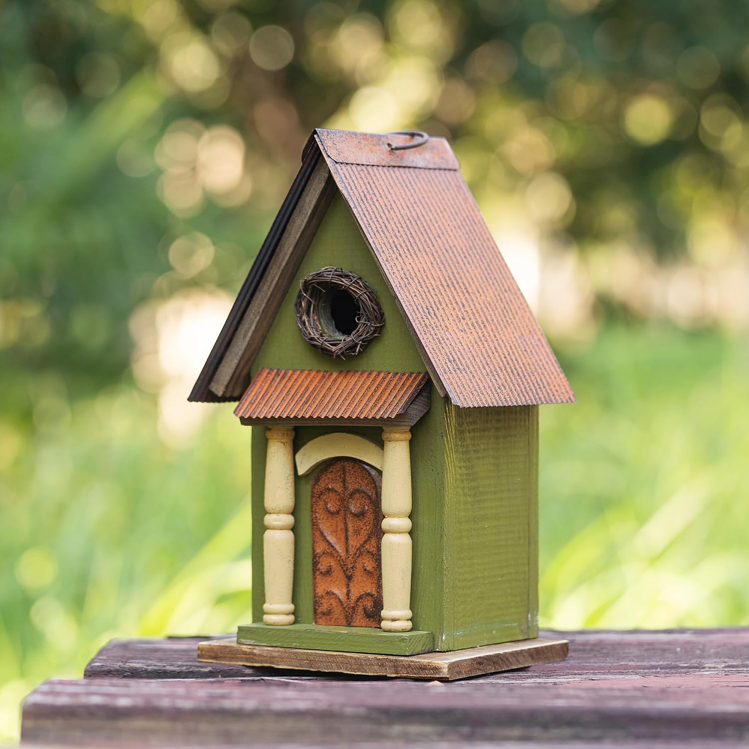 Glitzhome Bird Houses for Outside,10" H Rustic Wooden Bird House Garden Distressed Decorative Birdhouse for Outdoors, Hanging Birdhouse for Bluebird Hummingbird Wren Finch Cardinals Cedar