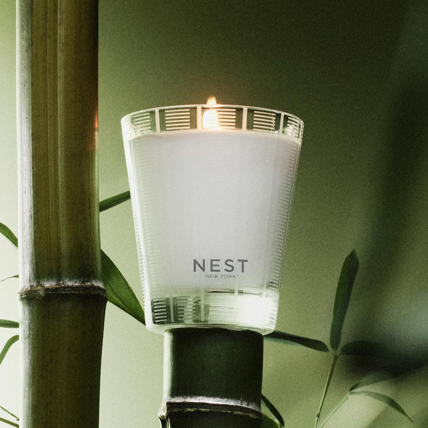 NEST New York Scented Classic Candle, Grapefruit - 8.1 oz - Up to 60-Hour Burn Time - Reusable Glass Vessel