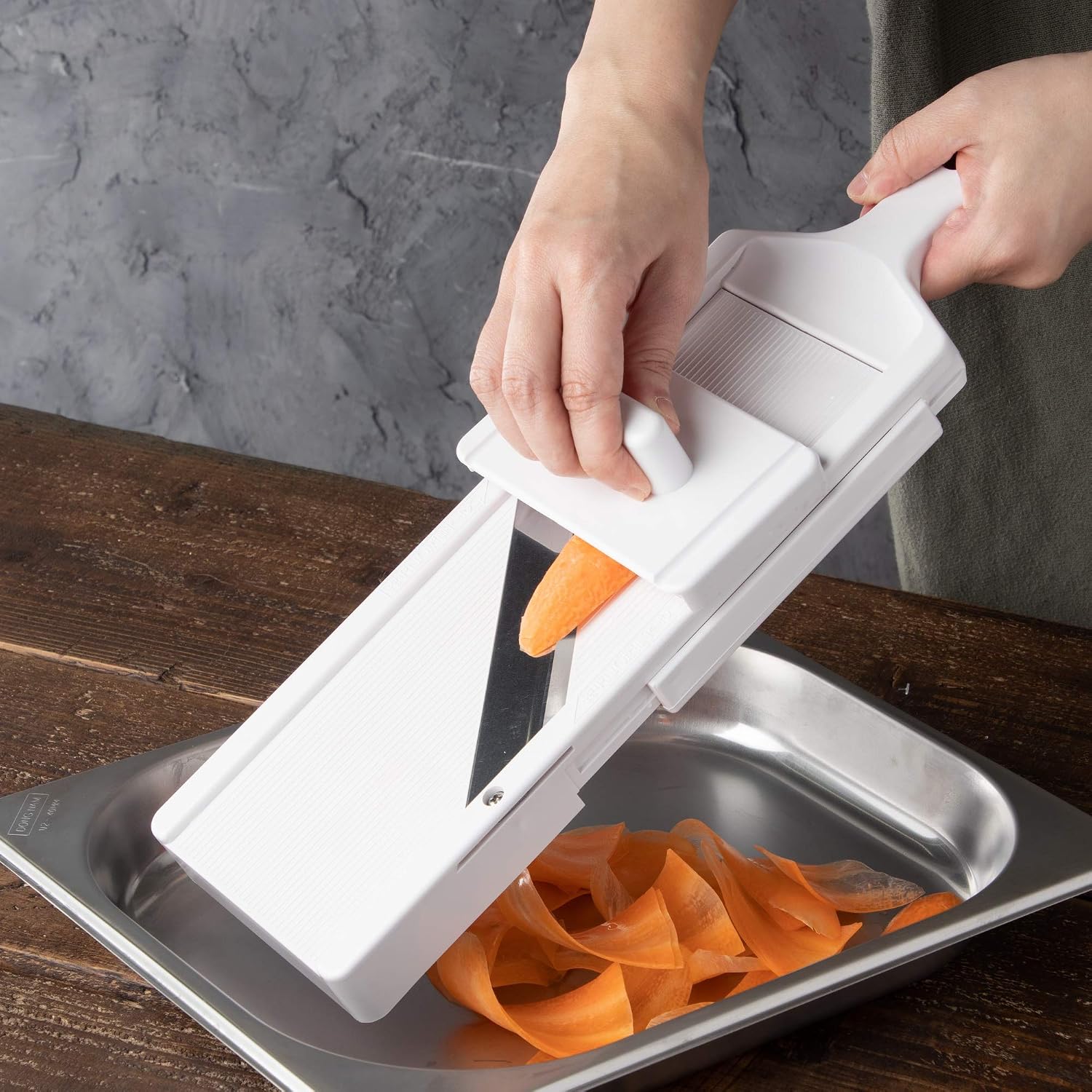 Shimomura Kougyou SFS-102 Slicer with Holder, Adjustable Thickness, 0.03-0.12 inches (0.8-3.0 mm), Cabbage, Julienne, Tomato Slice, Made in Niigata