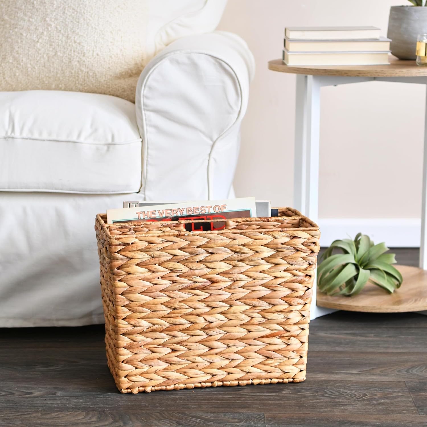 Household Essentials Wicker Magazine Rack, Handwoven Seagrass, Strong Metal Wire Frame, Built-In Handle and Divider, Lightweight, Contemporary, Great for Puzzle Books, Mail and More, Natural