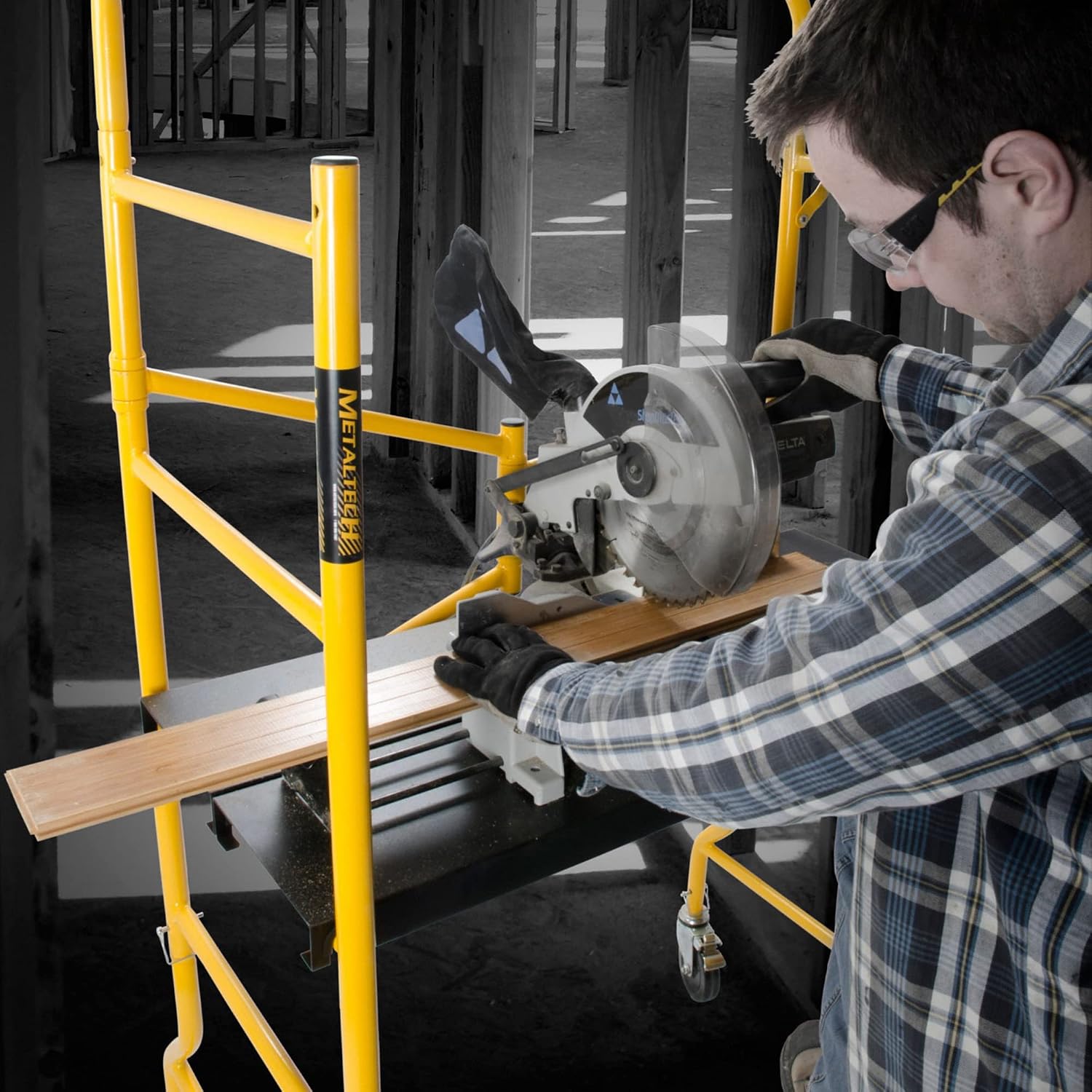 Metaltech I-IMIS Job Site Series 6-3/8'. x 4'. x 2-1/2'. Scaffold 900 Lb. Load Capacity