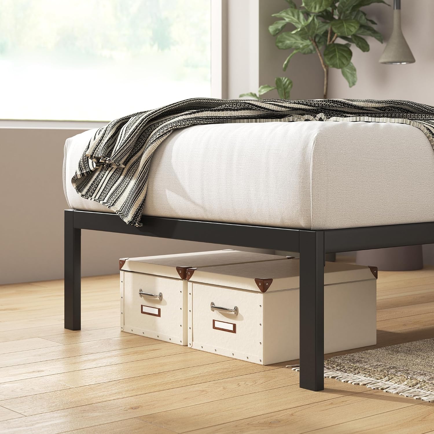 ZINUS Mia Metal Platform Bed Frame with Headboard, Wood Slat Support, No Box Spring Needed, Easy Assembly, Queen