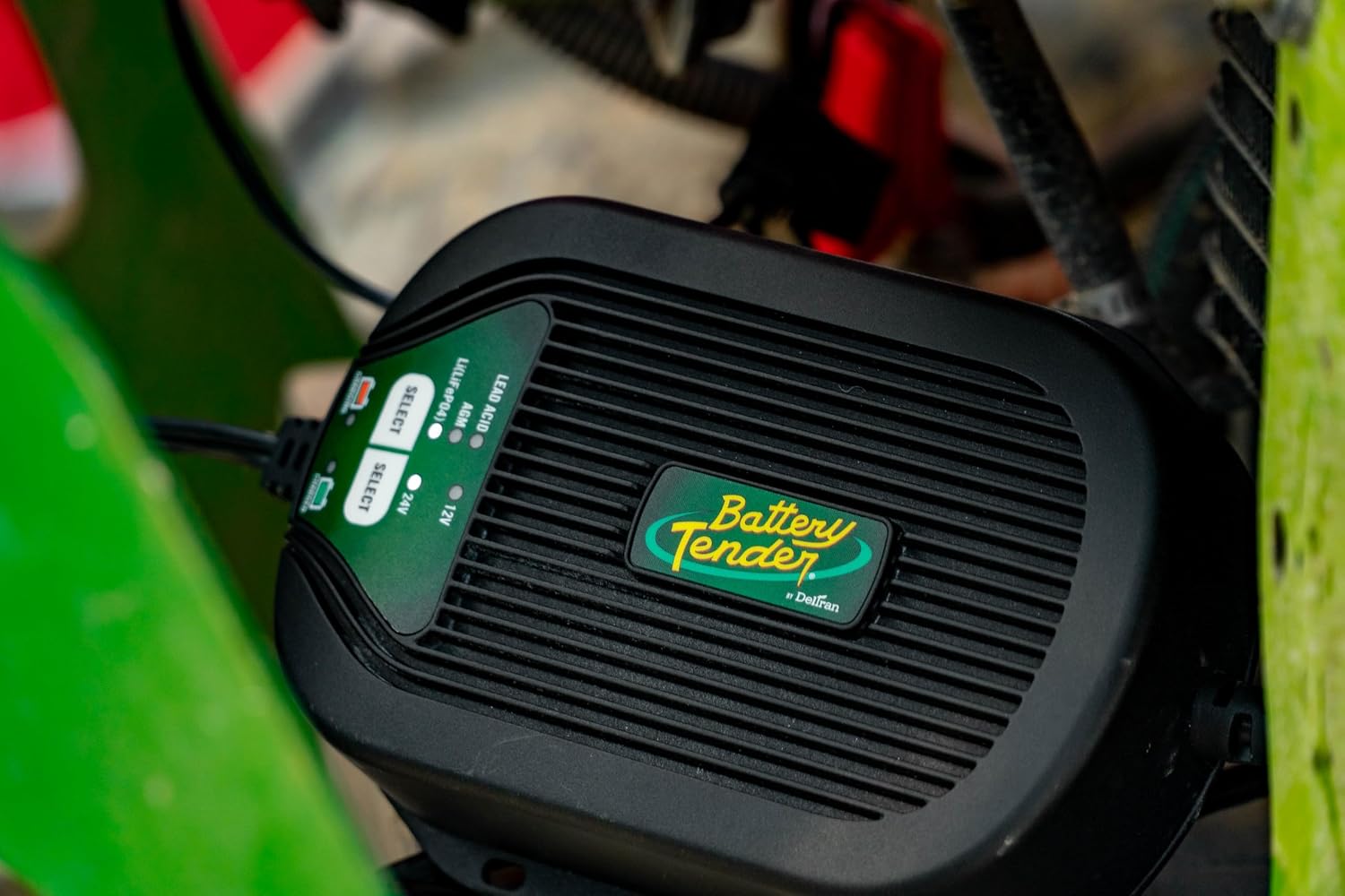 Battery Tender 5 AMP Selectable 12V / 24V Battery Charger and Maintainer - Switchable 5 AMP / 2.5 AMP Onboard Marine for Boat Watercraft - Screw