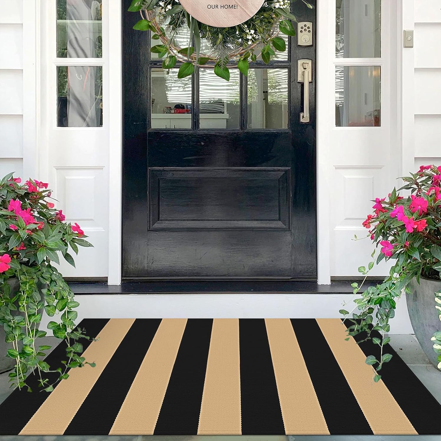 IOHOUZE 27.5x43 Buffalo Plaid Rug, Washable Front Door Mat, Black White
