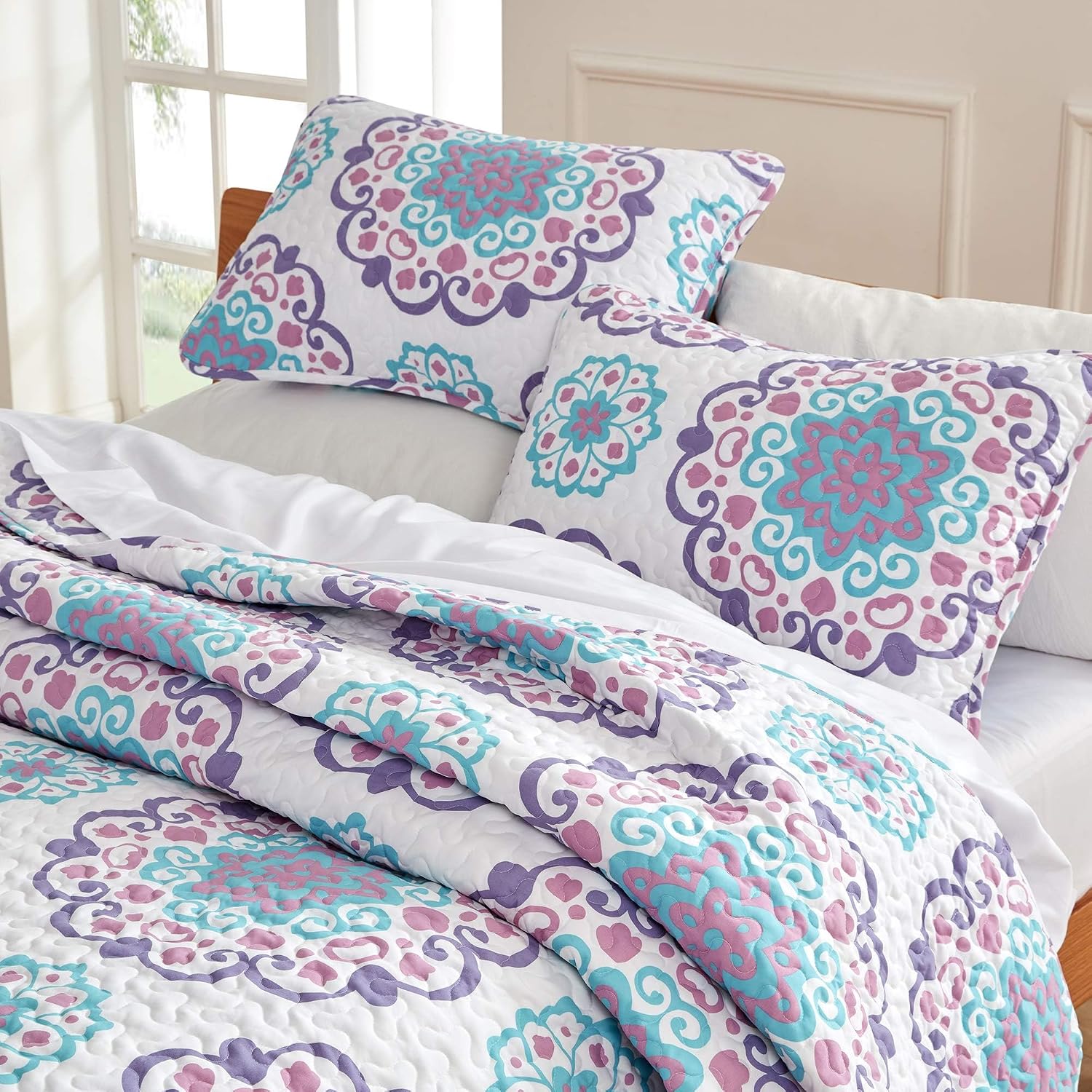 SLEEP ZONE 3-Piece Printed Quilt Set - Full/Queen Size - Lightweight Reversible Bedding Coverlet Set for All Season (Classic Paisley Pattern)