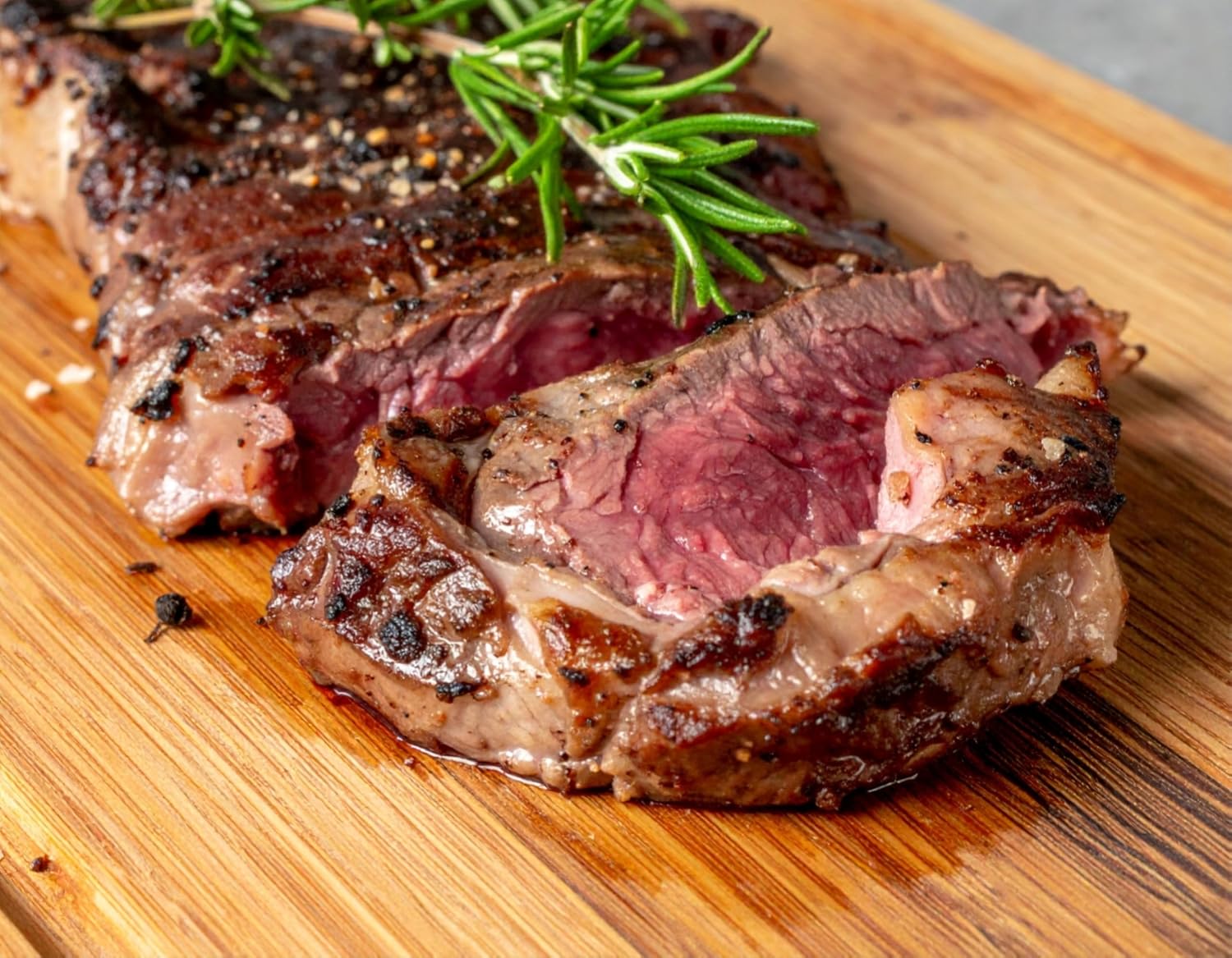 Hi Mountain | GARLIC PEPPER RUB | Meat Seasoning | 11 oz | Garlic pepper seasoning for beef, pork, venison, deer, elk, chicken, burgers, and vegetables