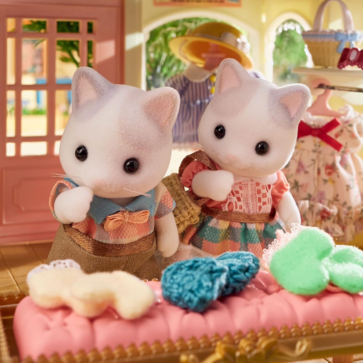 Calico Critters, Sandy Cat Family, Dolls, Dollhouse Figures, Collectible Toys, Premium, 3 inches