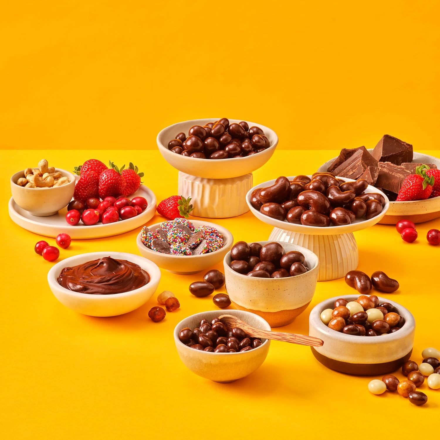 Yupik 60% Dark Chocolate Covered Almonds, 2.2 lb (35.2 oz), Kosher, Whole Nuts, Almonds Dipped in Chocolate, Crunchy & Smooth, Dark Chocolate Candy, Classic Sweet Snacks