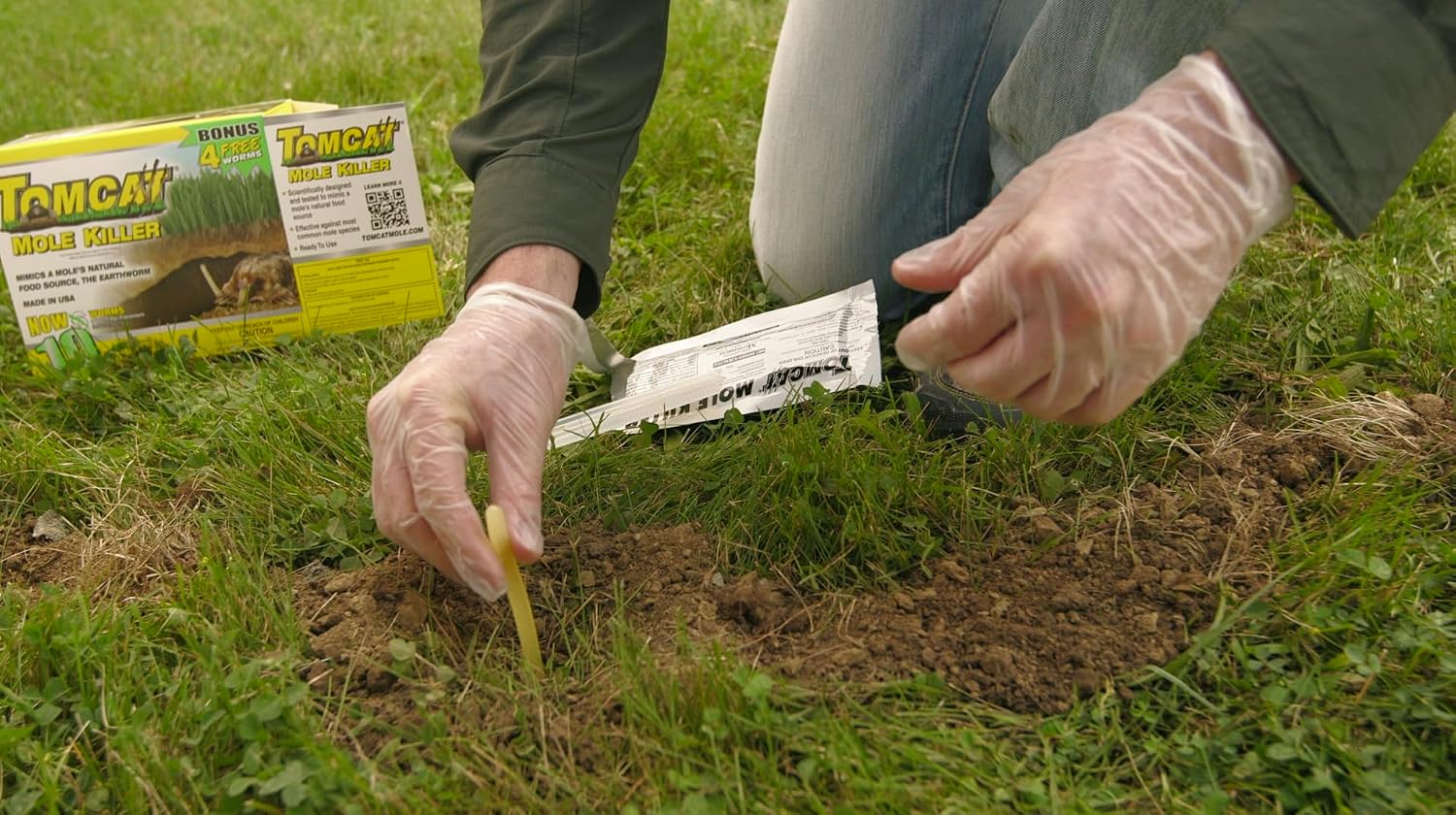 Tomcat Mole & Gopher Repellent Granules, 4 lbs. | Mole Repellent Granules Formulated with Castor Oil, For Lawns