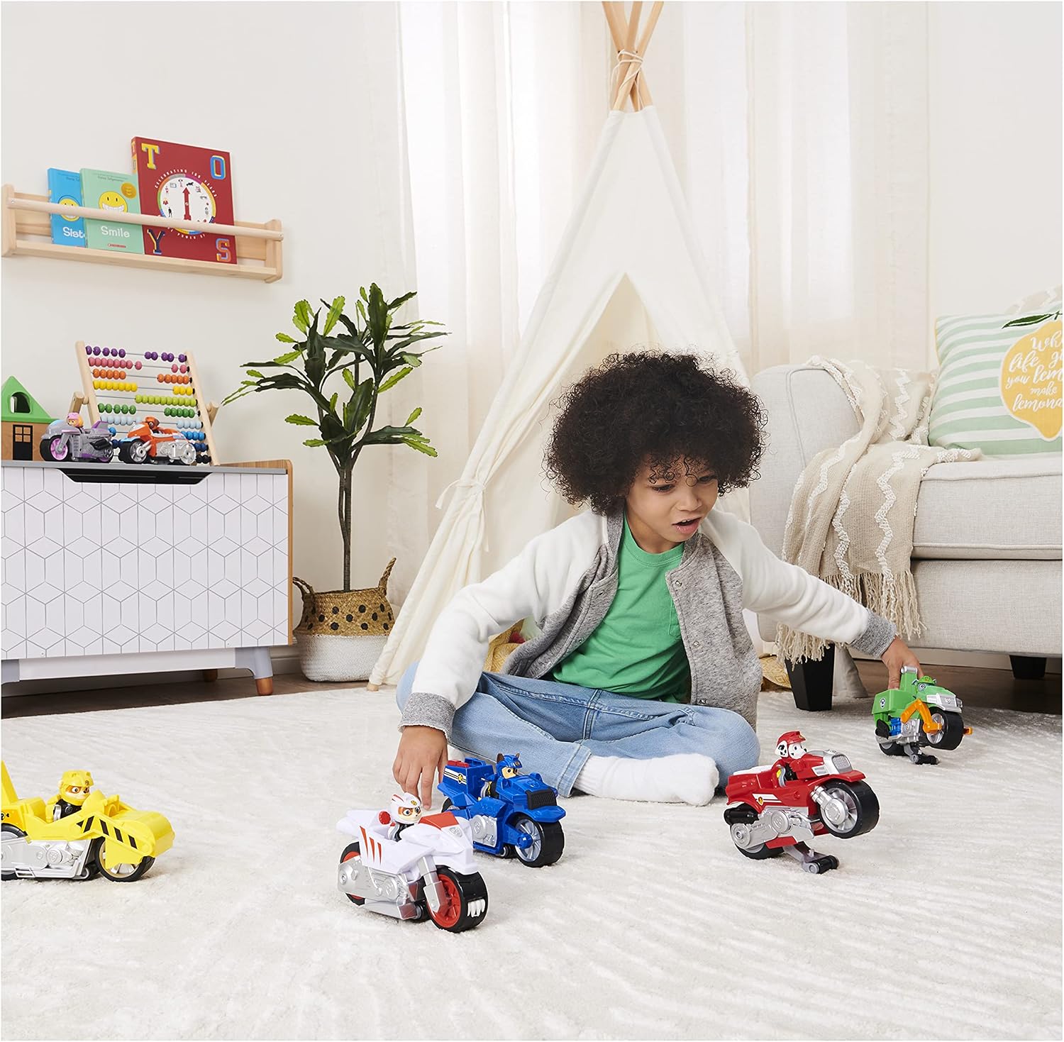 PAW Patrol, Moto Pups Wildcat’s Deluxe Pull Back Motorcycle Vehicle with Wheelie Feature and Toy Figure