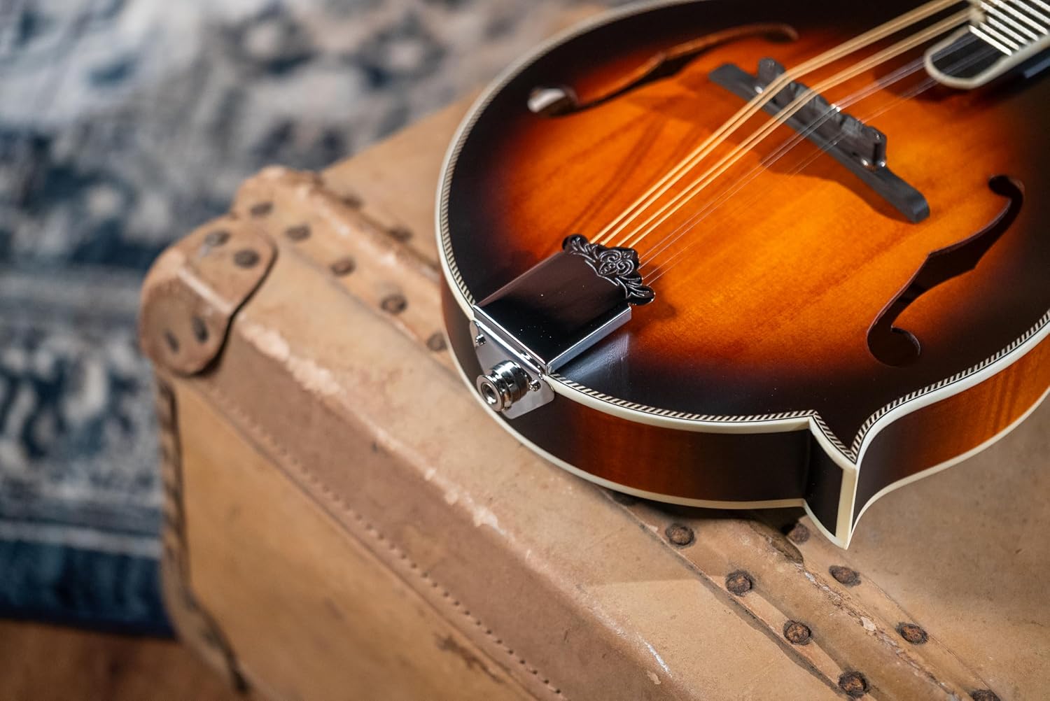 Washburn M3SEBRK F-Style Mandolin Brown Burst | Spruce top; Maple back and sides