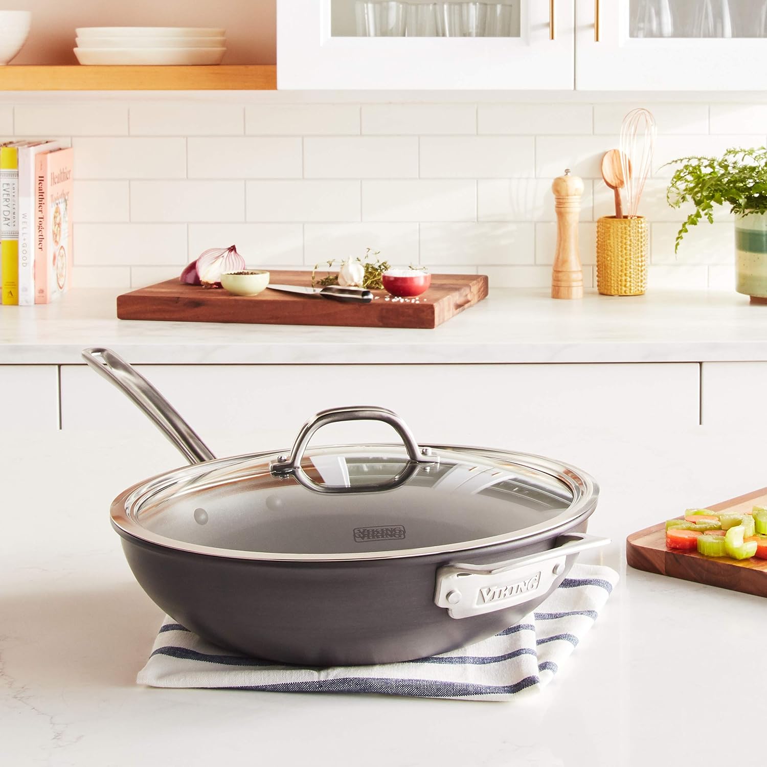 Viking Non Stick Chef Pan, 12 Inch Hard Anodized Nonstick Saute and Frying Pan with Glass Lid, Dishwasher and Oven Safe, Induction Ready, Matte Black